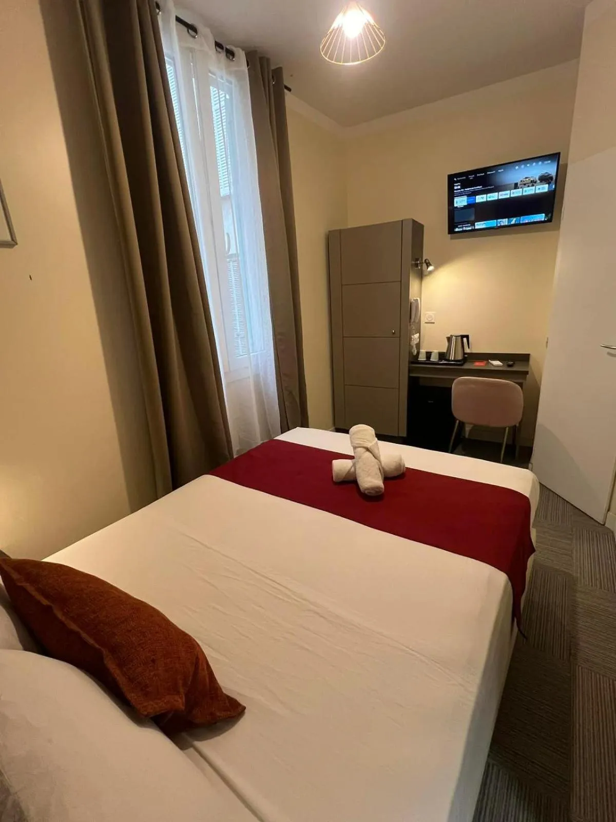 Bed in Evelia Hotels