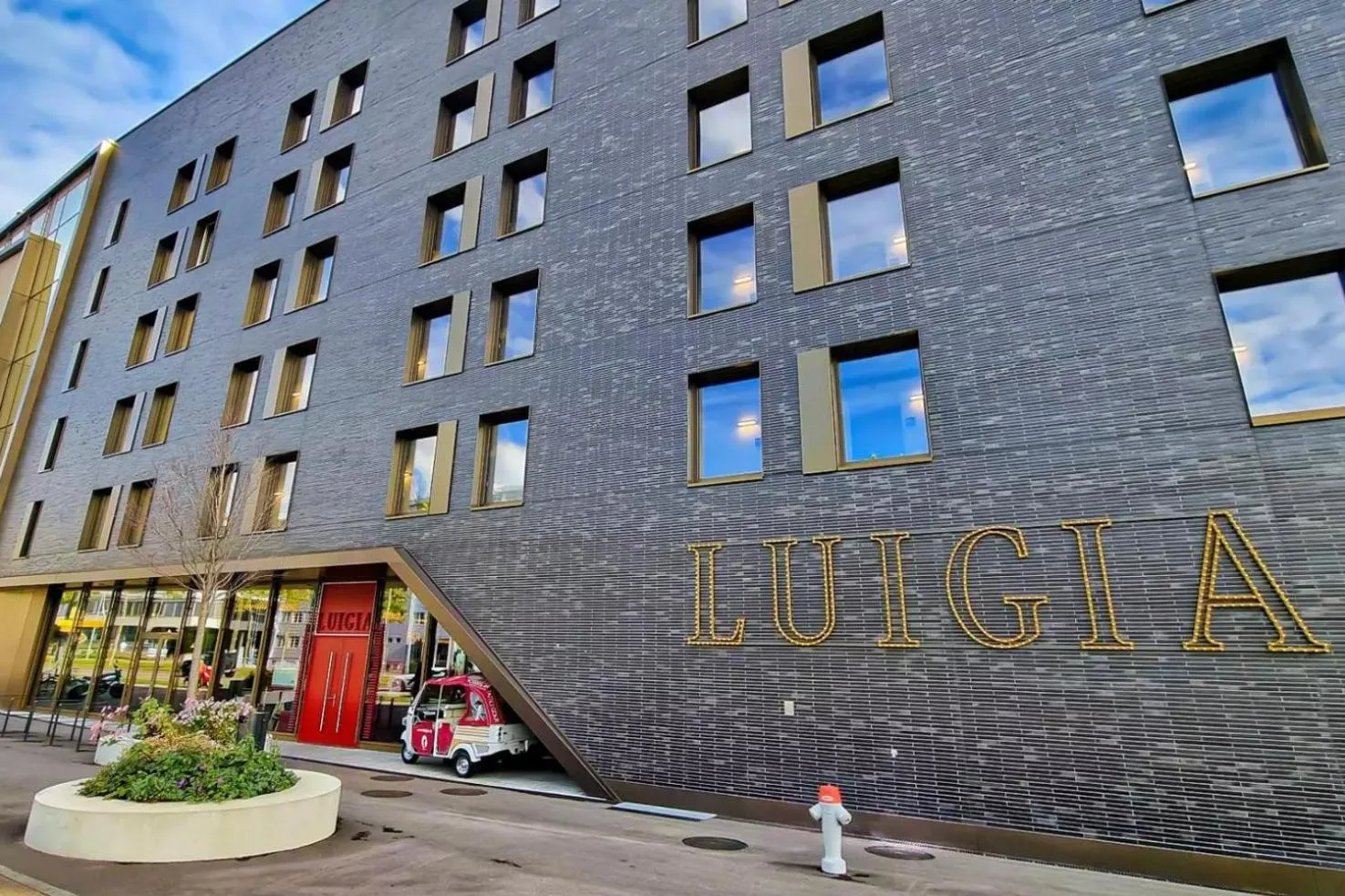 Restaurant/places to eat in Radisson Hotel & Suites Zurich