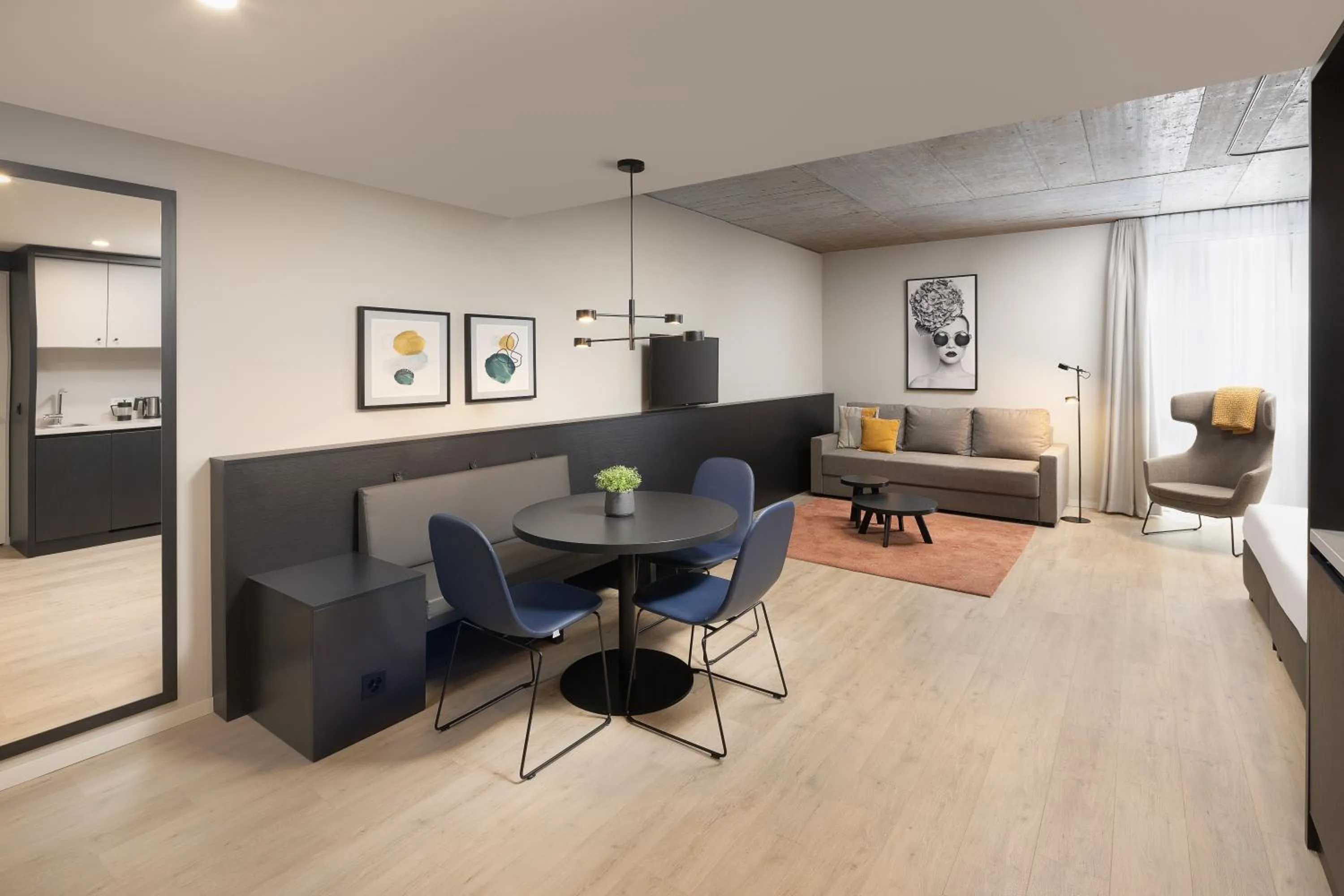 Dining area in Radisson Hotel & Suites Zurich