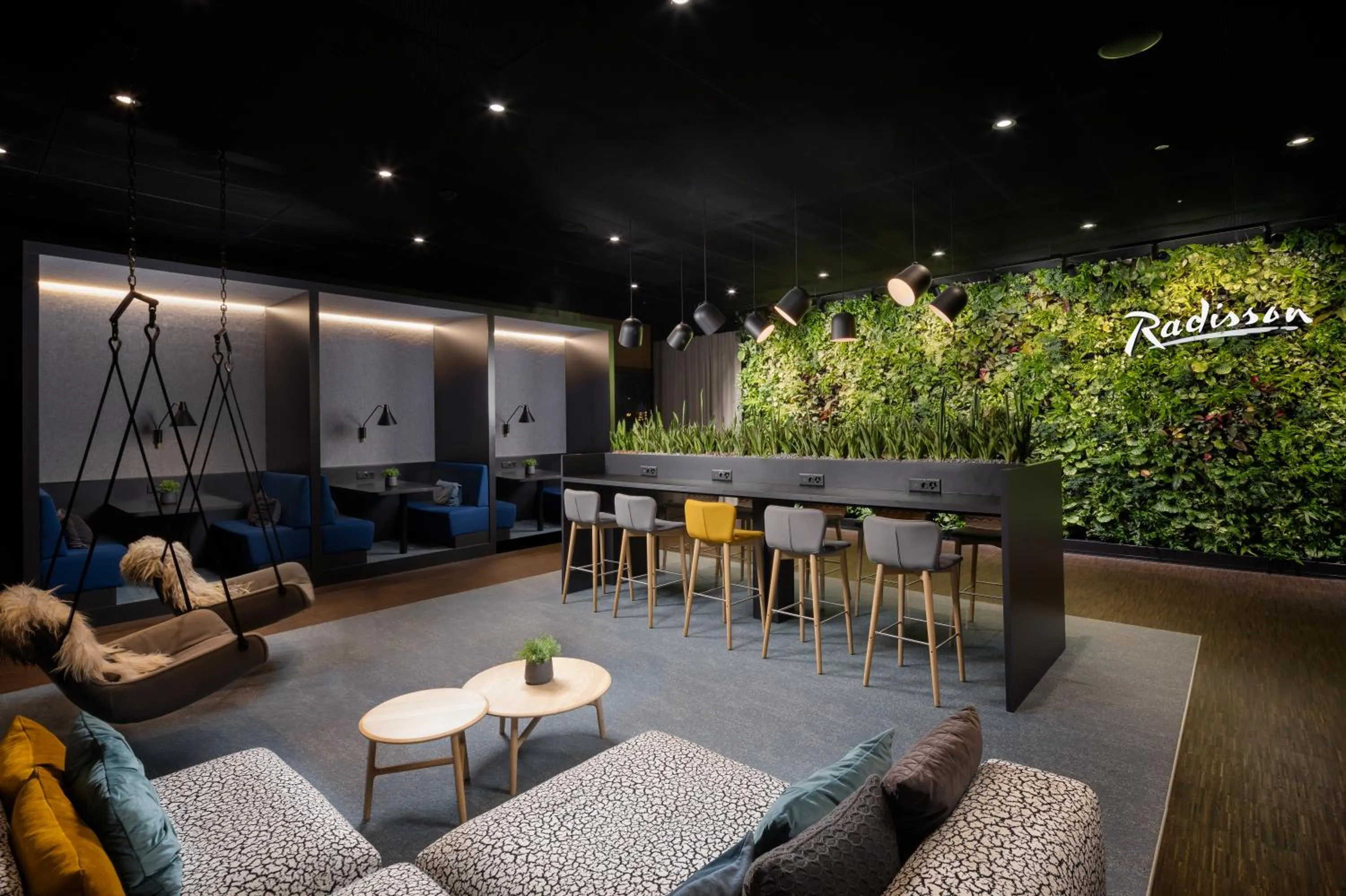 Lobby or reception in Radisson Hotel & Suites Zurich