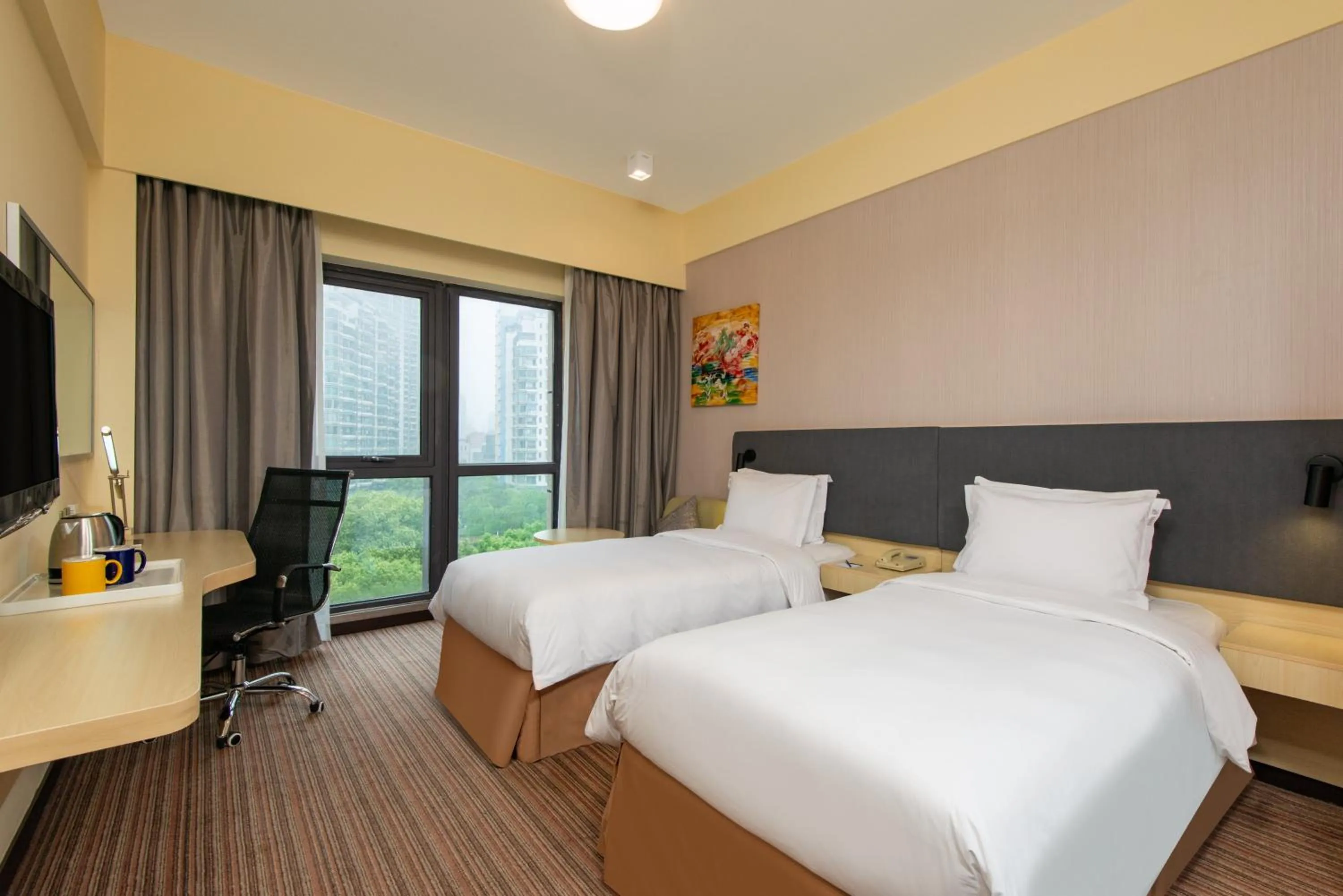 Photo of the whole room, Bed in Holiday Inn Express Shanghai Putuo by IHG