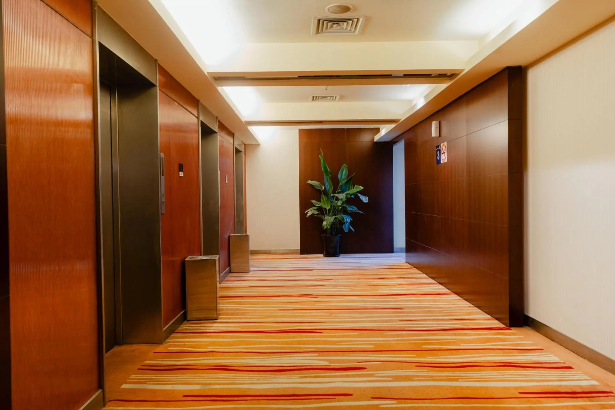 Lobby or reception in Holiday Inn Express Shanghai Putuo by IHG