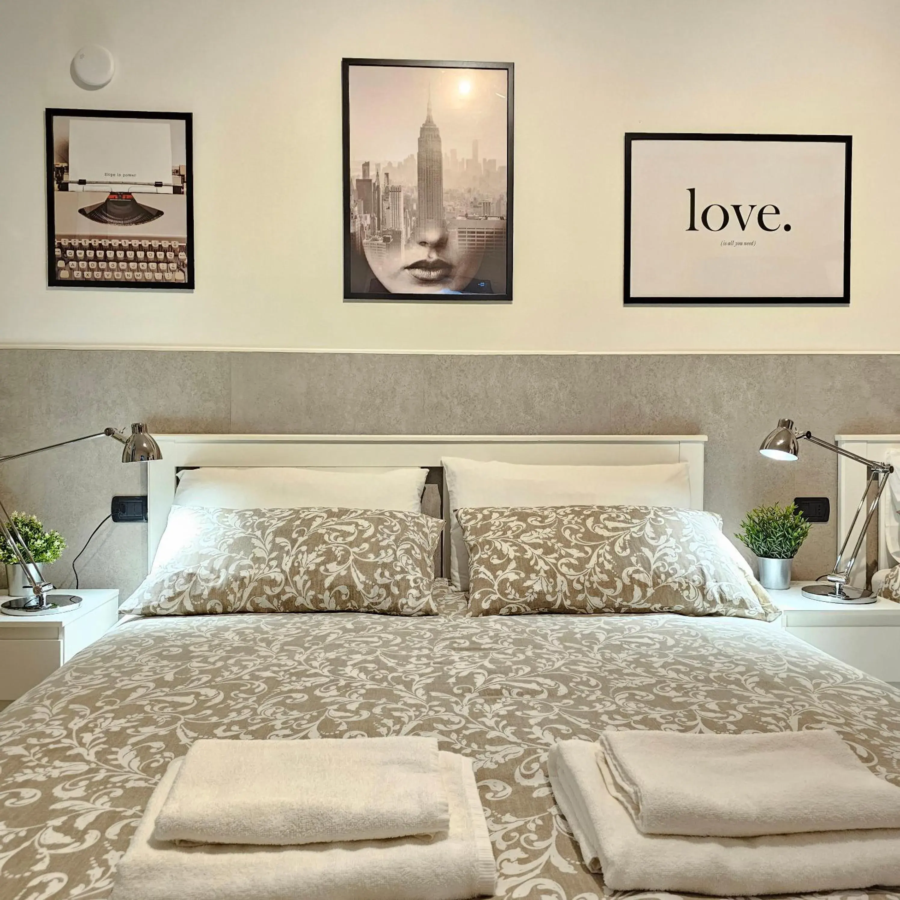 Triple Room with Private Bathroom in San Donato Policlinico Rooms Triple Room with Private Bathroom in San Donato Policlinico Rooms