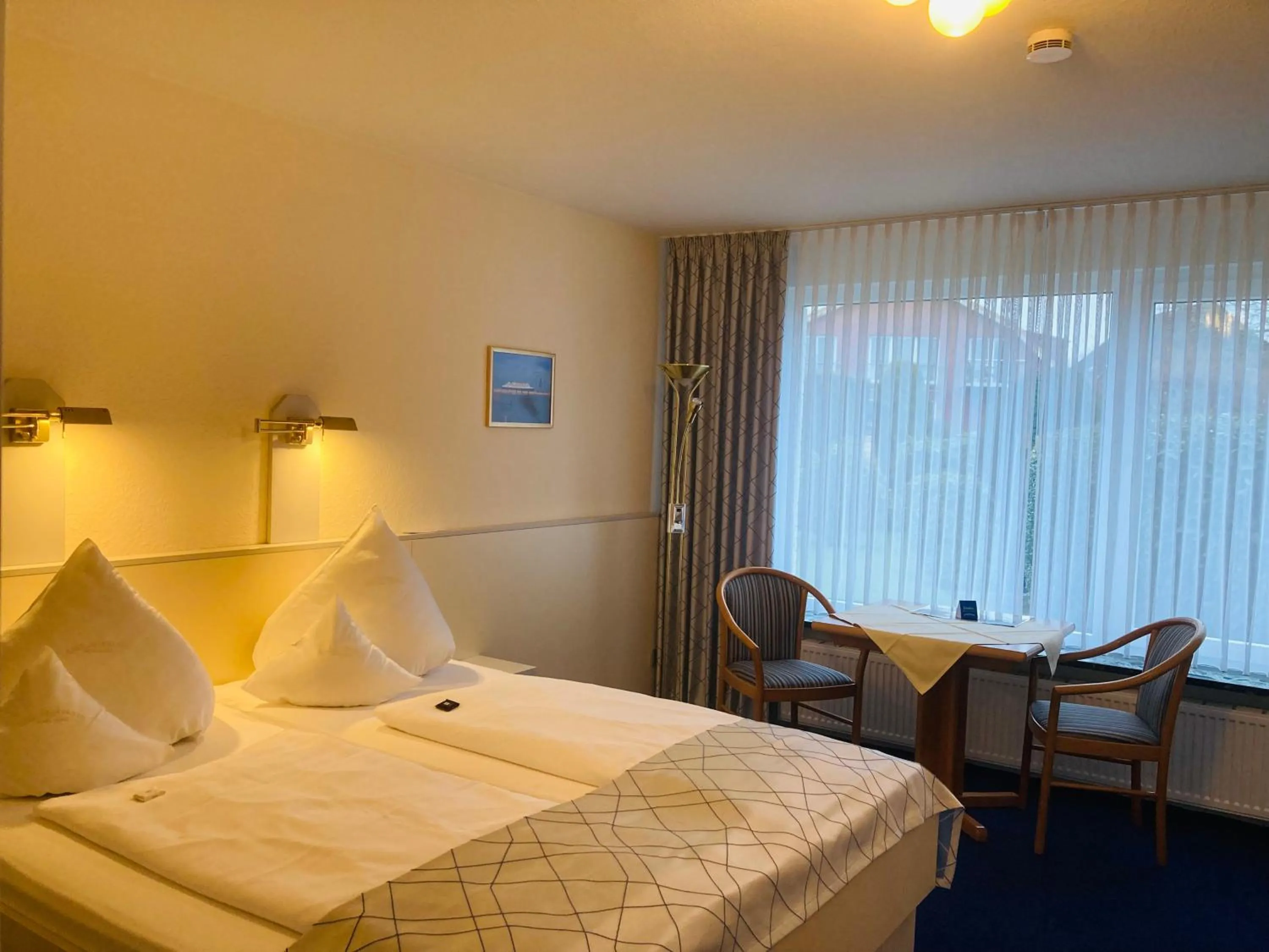 Photo of the whole room, Bed in Haus Thorwarth - Hotel garni