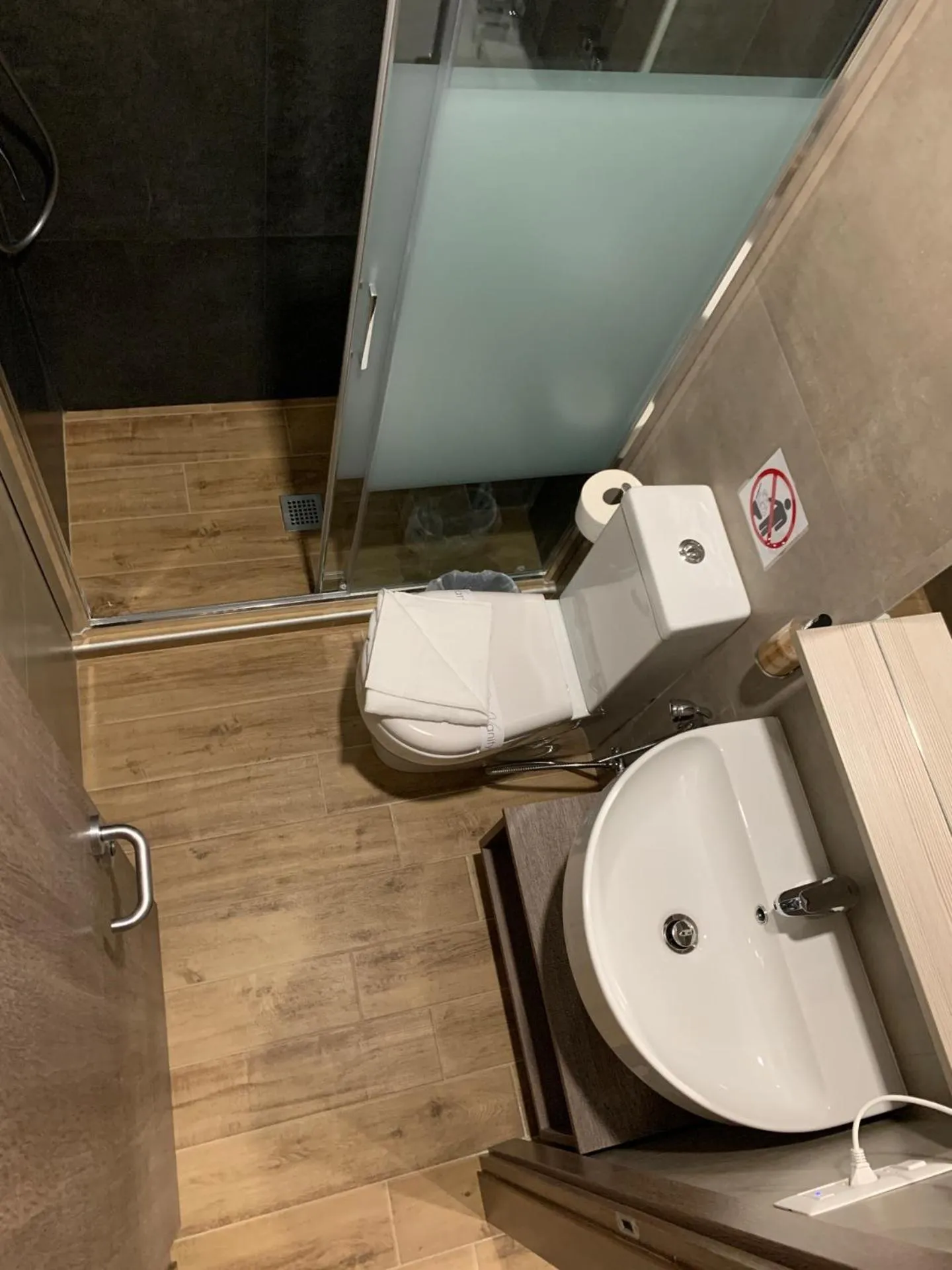 Toilet in S. PIETRO B&B