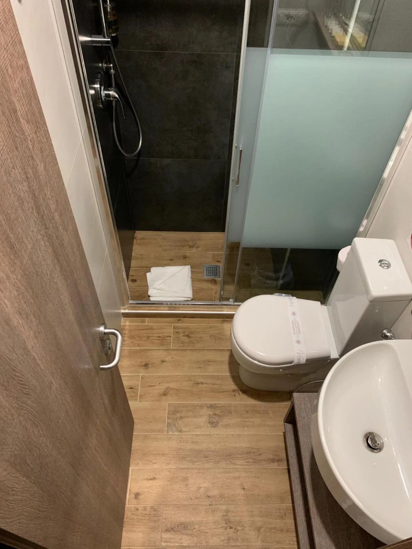 Shower in S. PIETRO B&B