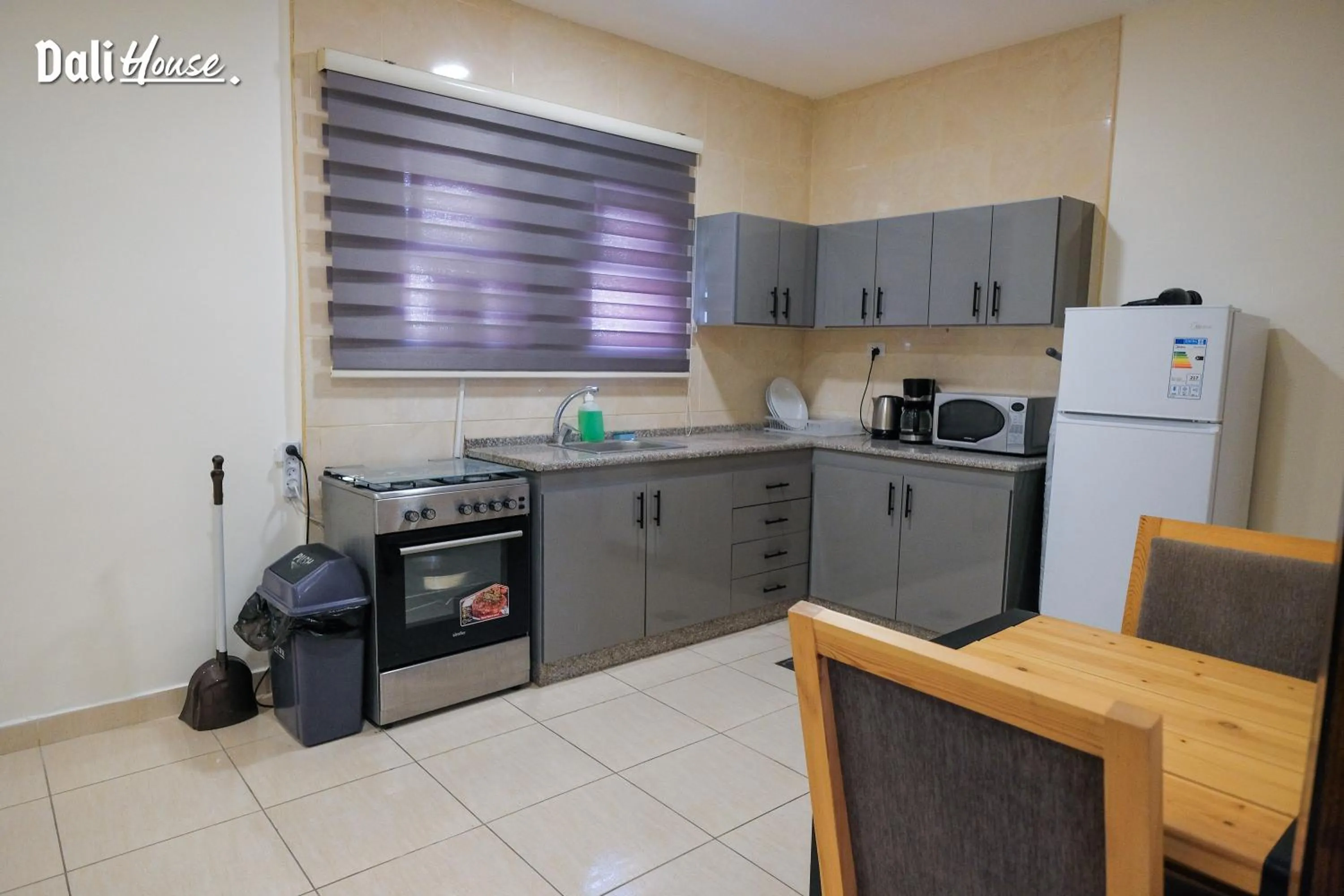 Kitchen or kitchenette in Dali House