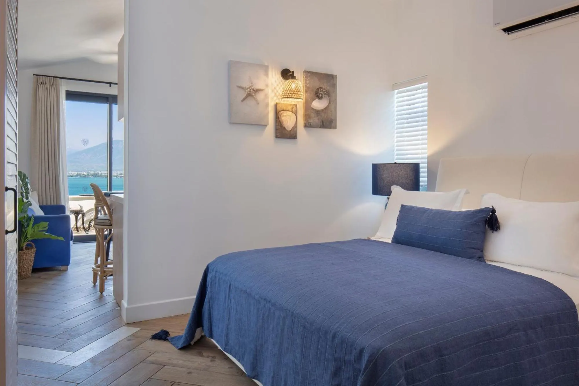 Sea view, Bed in Ada Dreams City