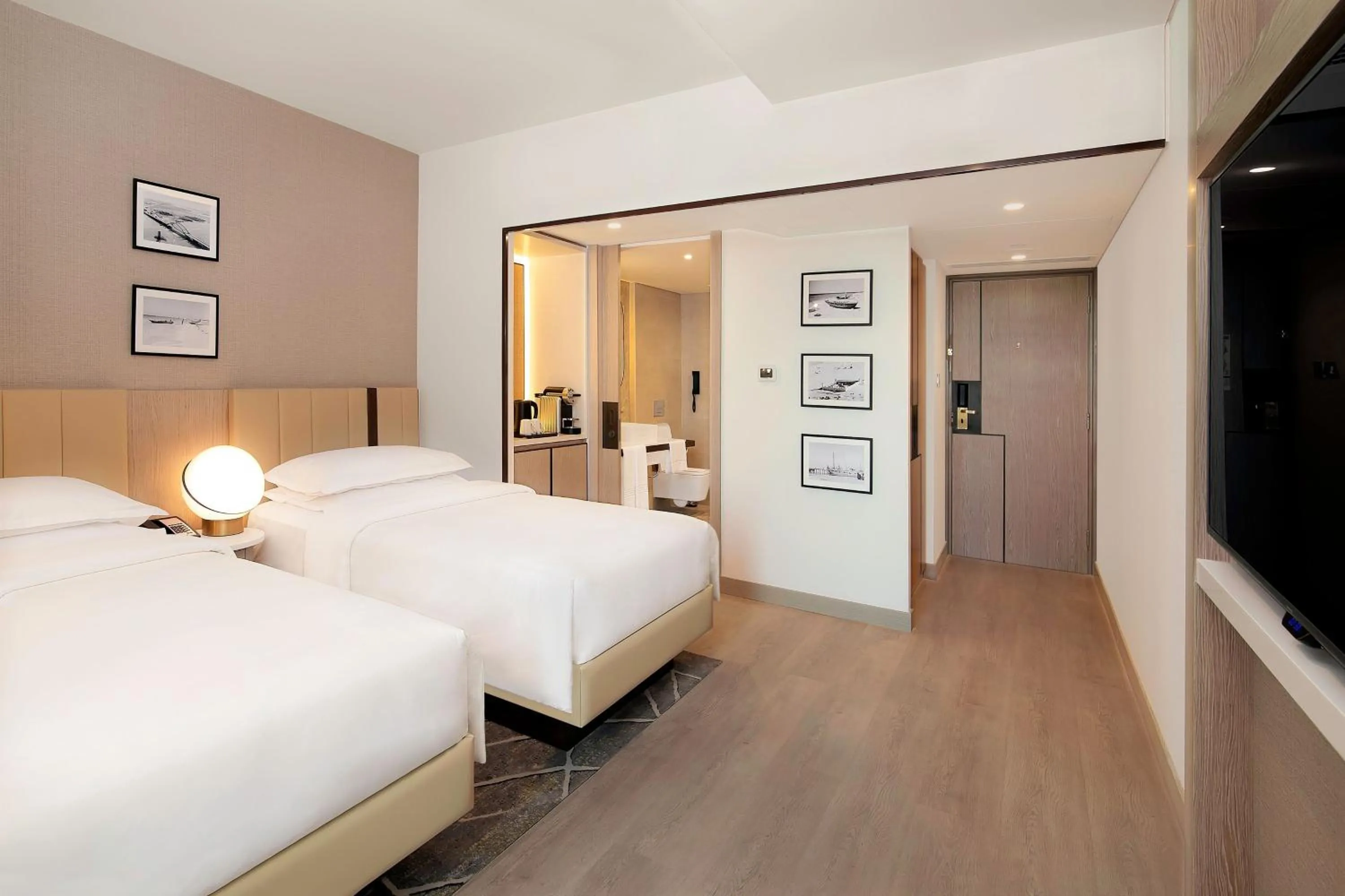 Photo of the whole room, Bed in Sheraton Abu Dhabi Hotel & Resort