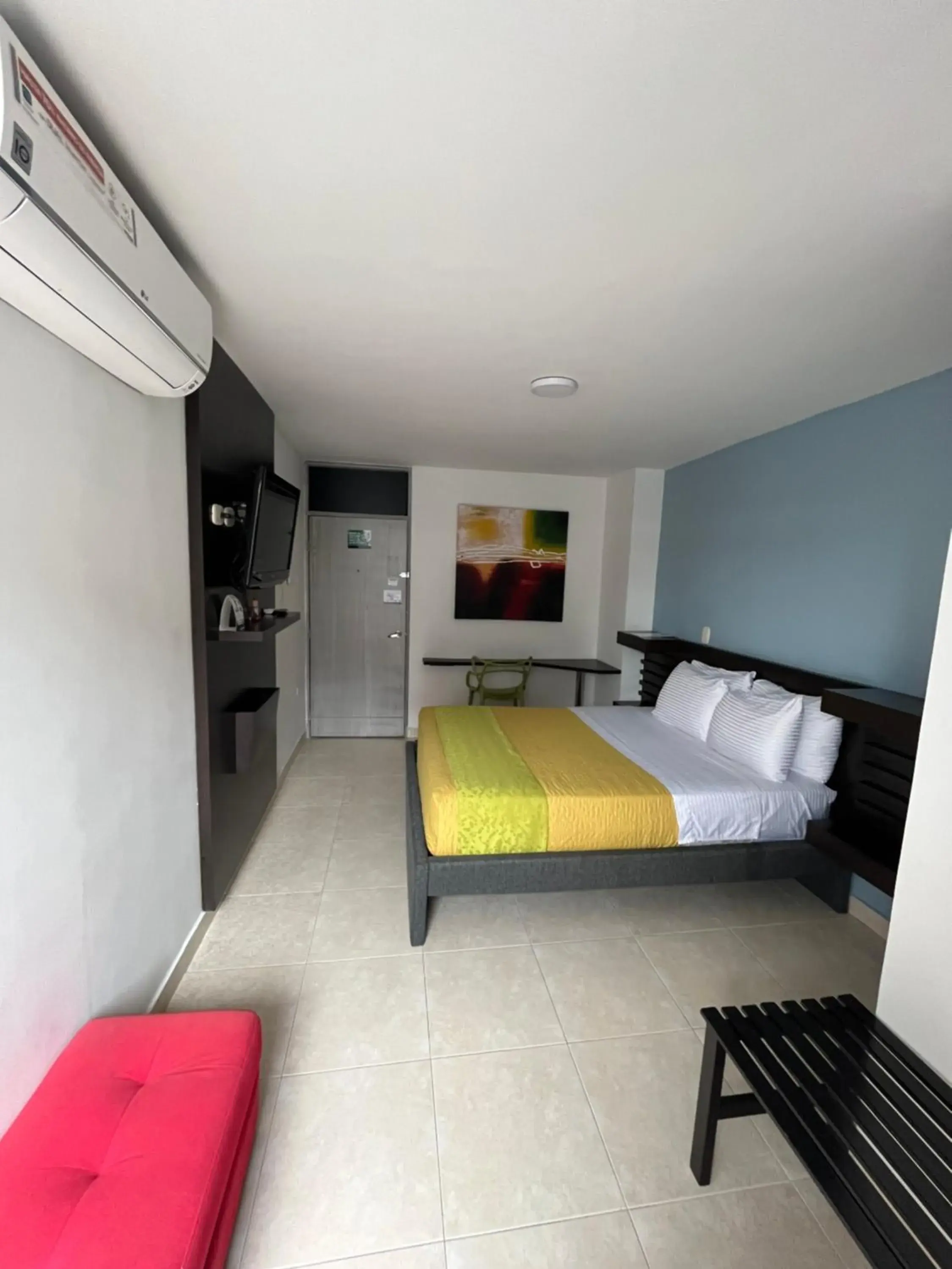 Double Room - single occupancy in Hotel Tupinamba Neiva Double Room - single occupancy in Hotel Tupinamba Neiva