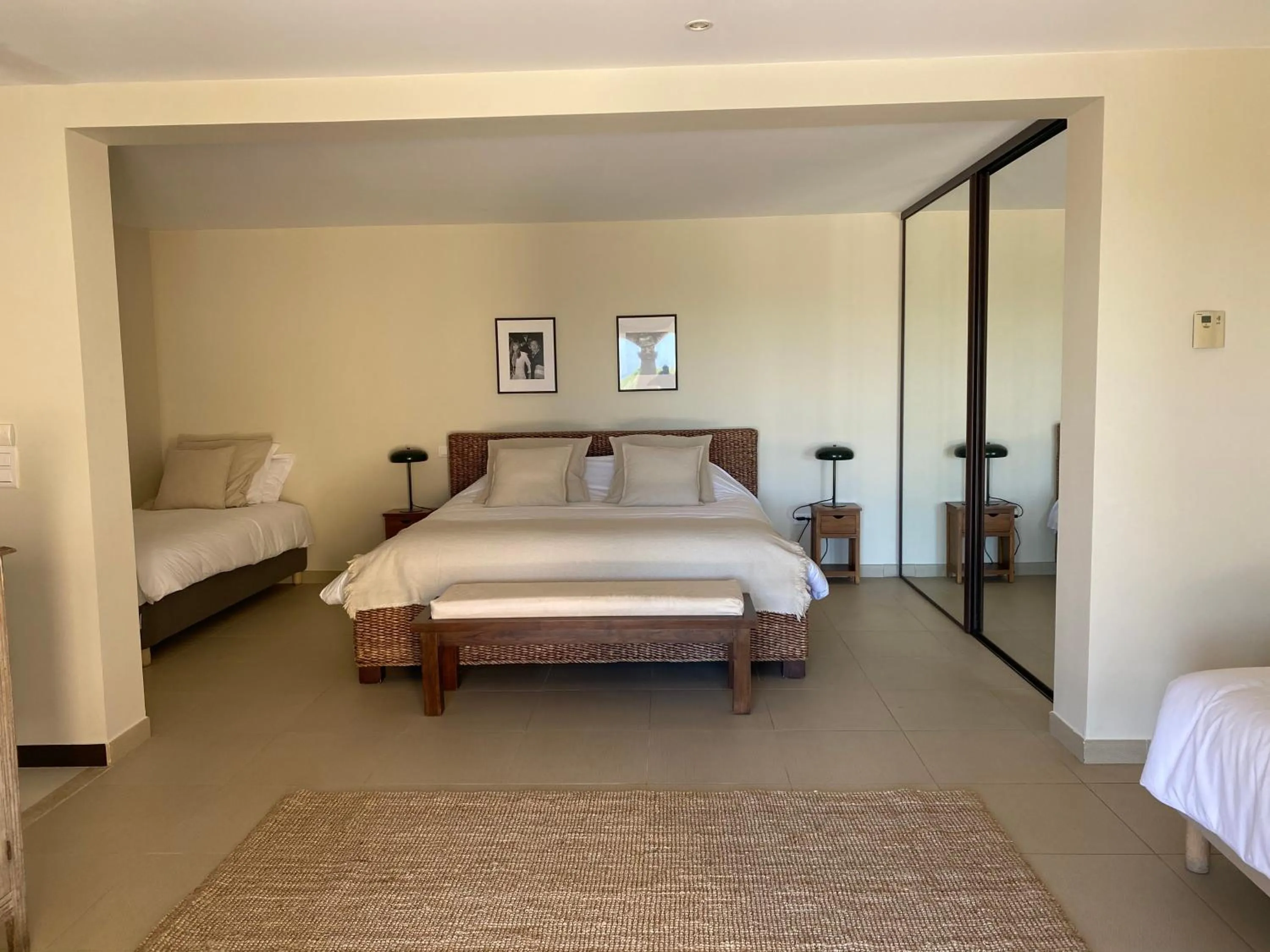 Bed in Le Jas de Joucas Hôtel-Restaurant