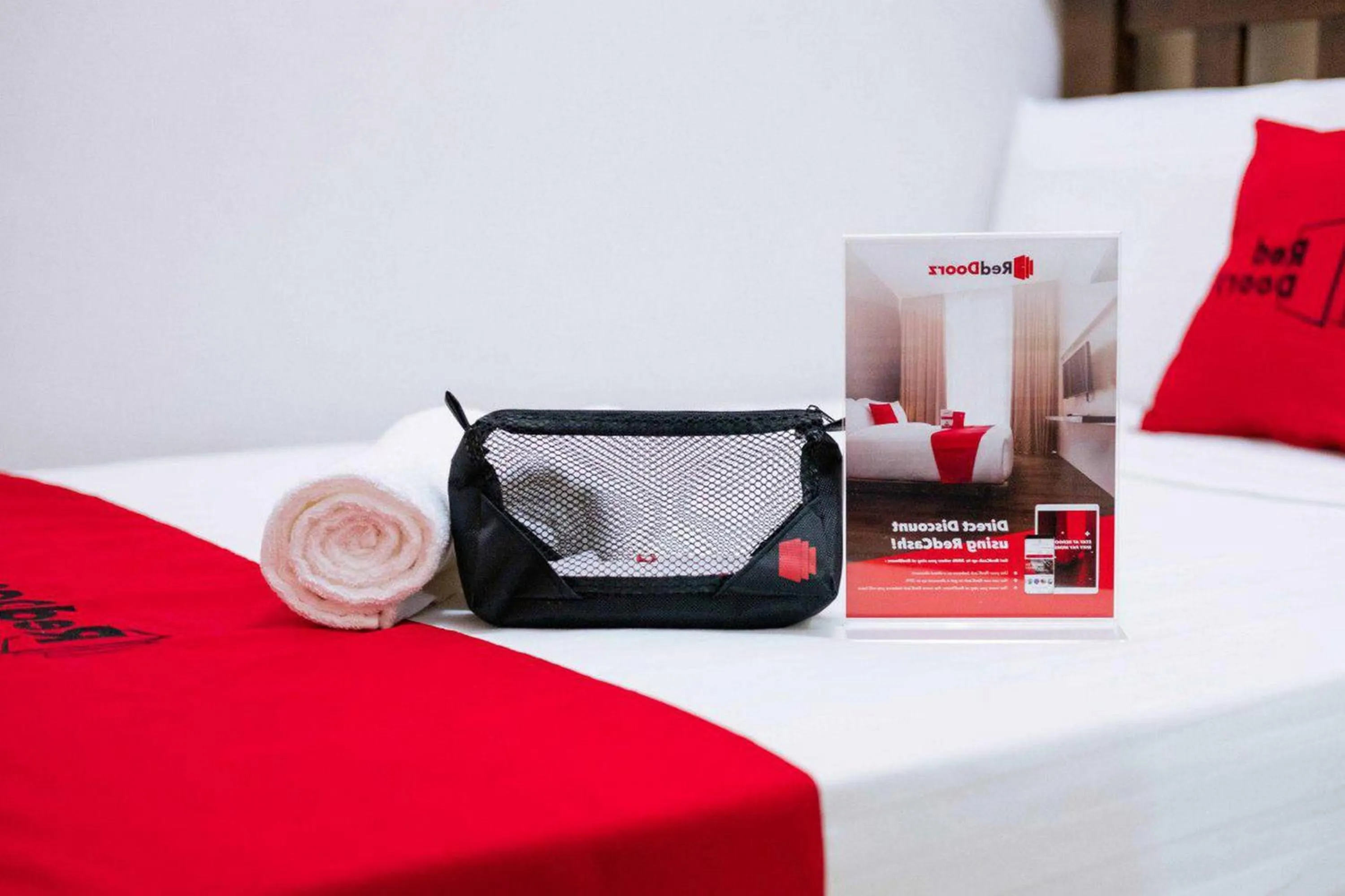 Bed in RedDoorz At Simpang Borobudur