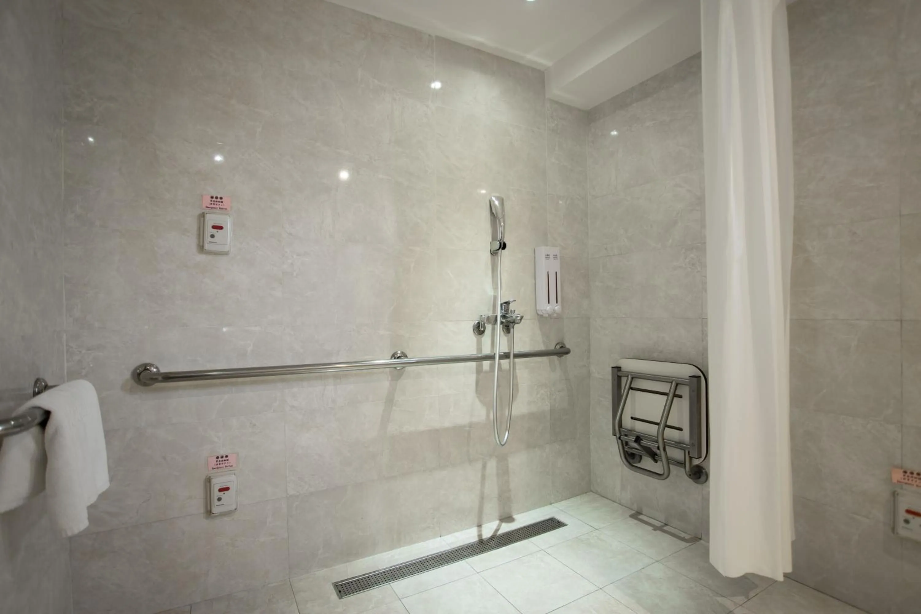 Bathroom in Hub Hotel - Songshan Airport Branch