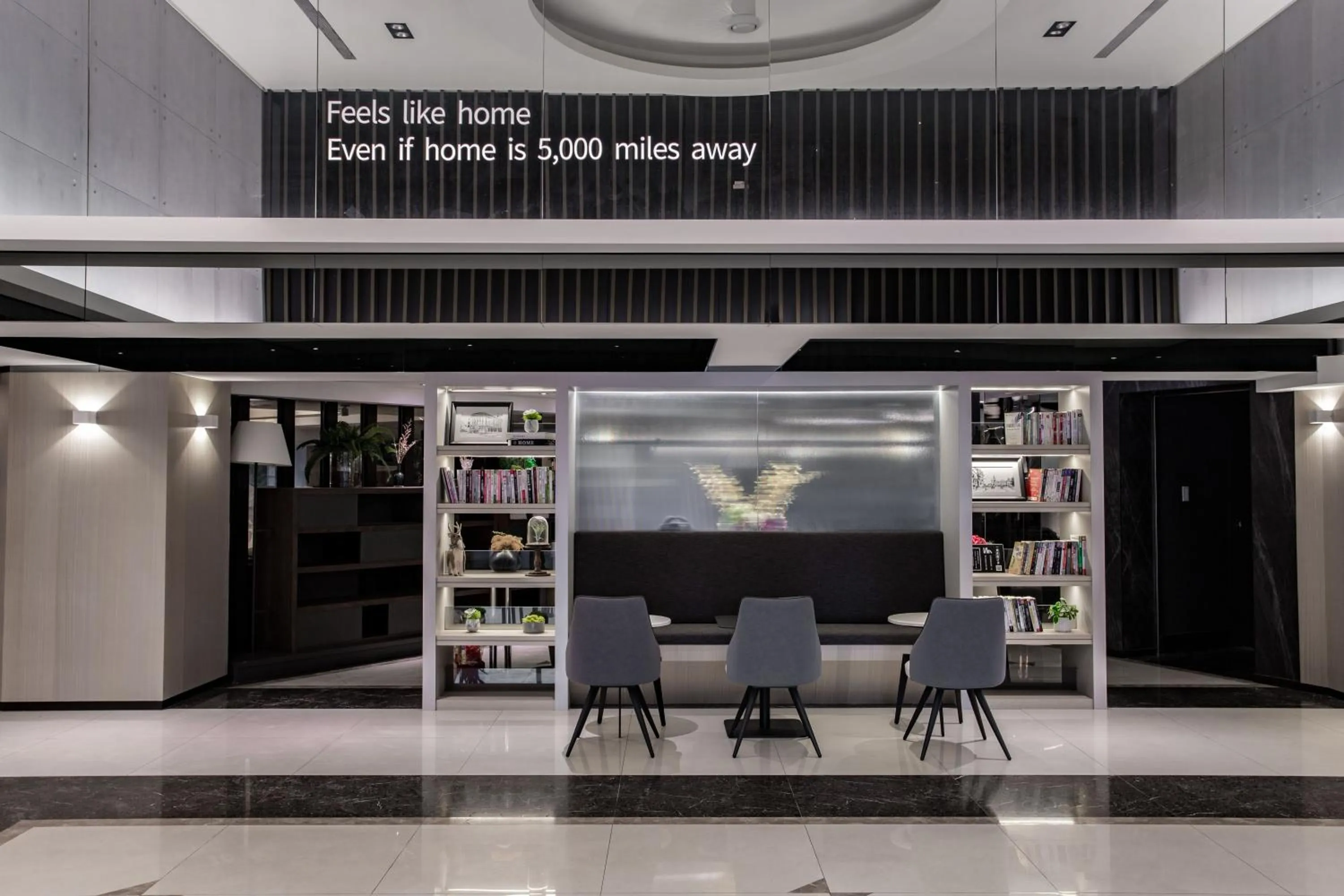 Library in Hub Hotel - Songshan Airport Branch