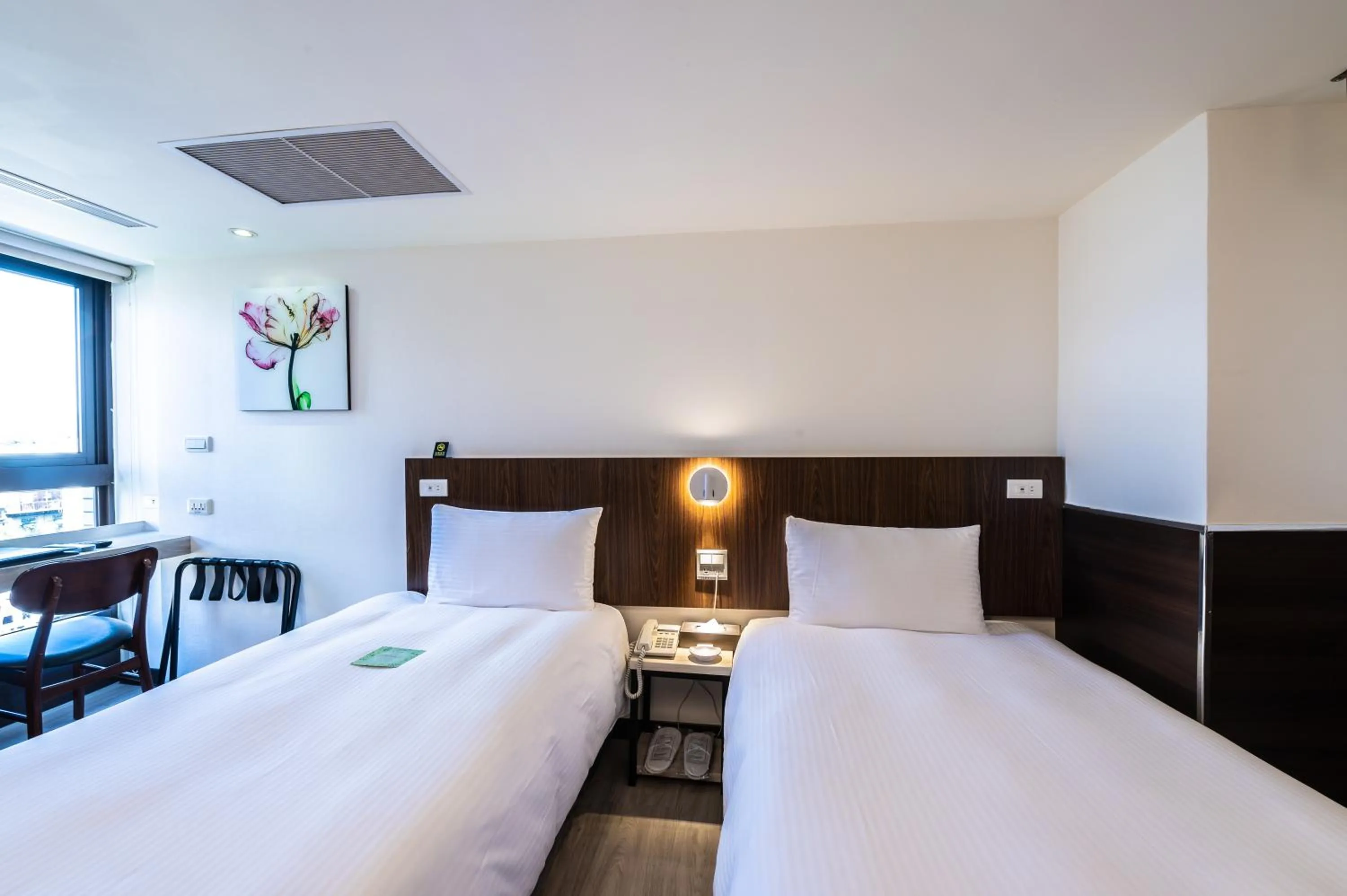 Bedroom, Bed in Hub Hotel - Songshan Airport Branch