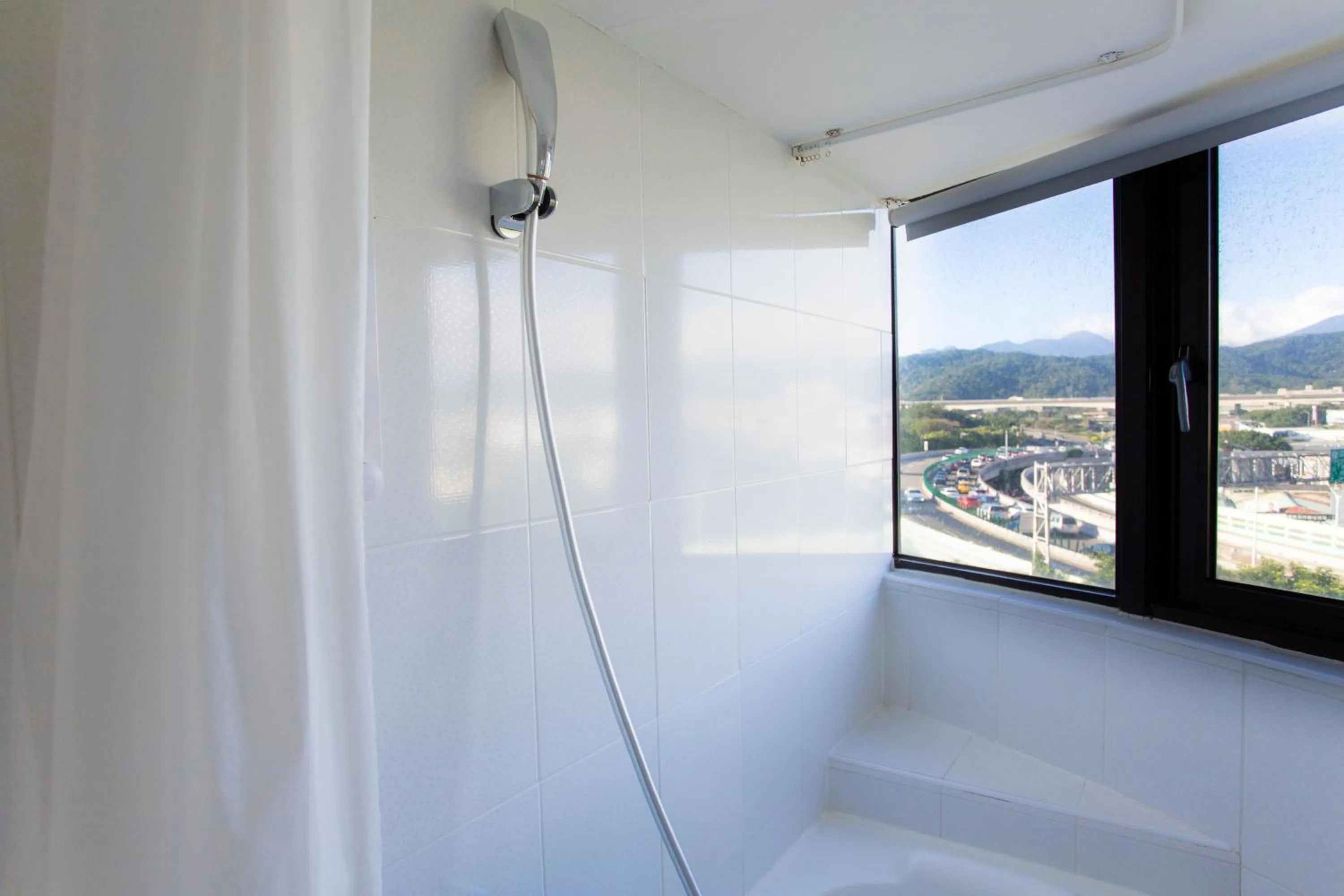Shower in Hub Hotel - Songshan Airport Branch
