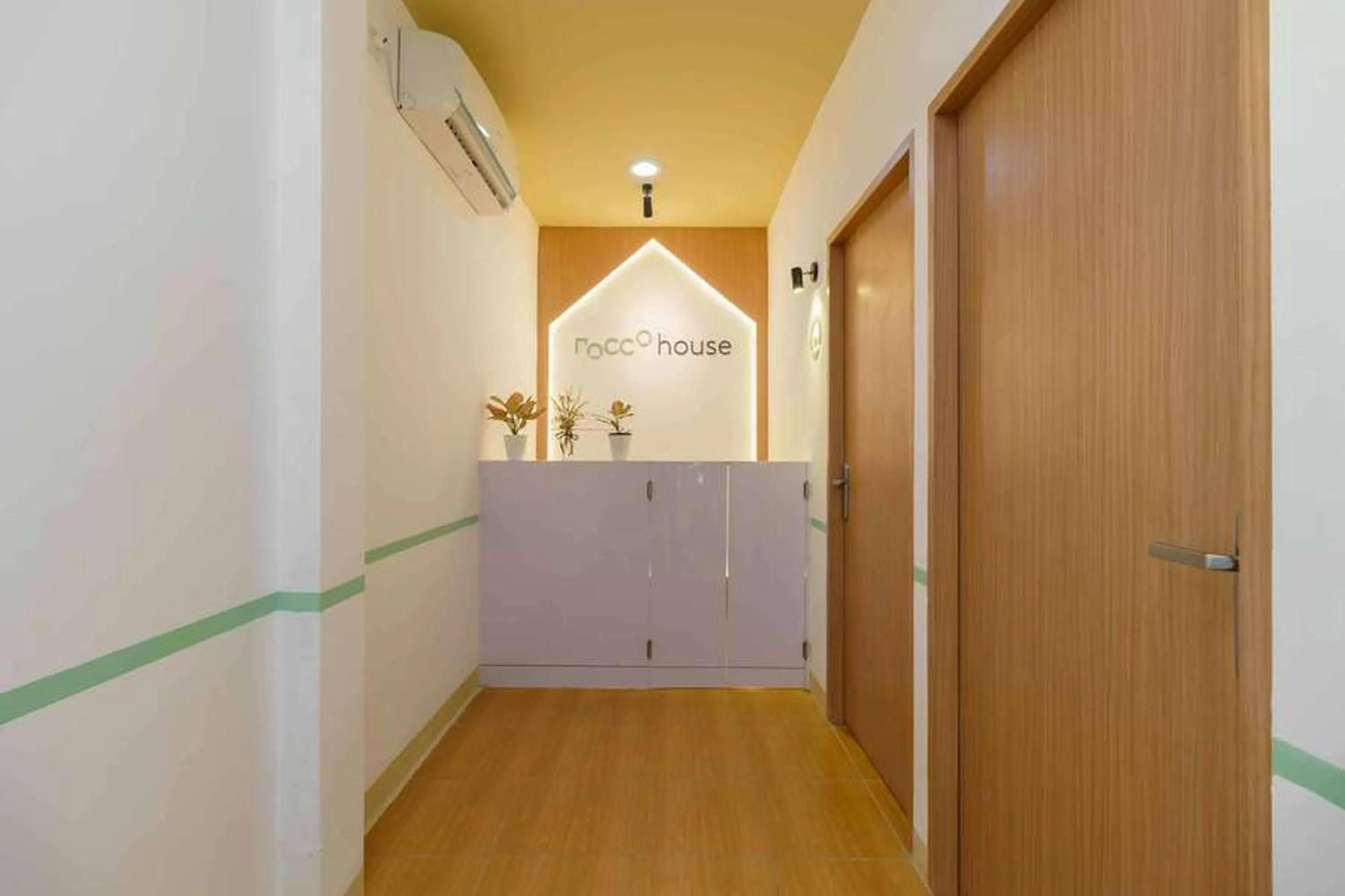 Lobby or reception in RedDoorz @ Taman Royal Tangerang