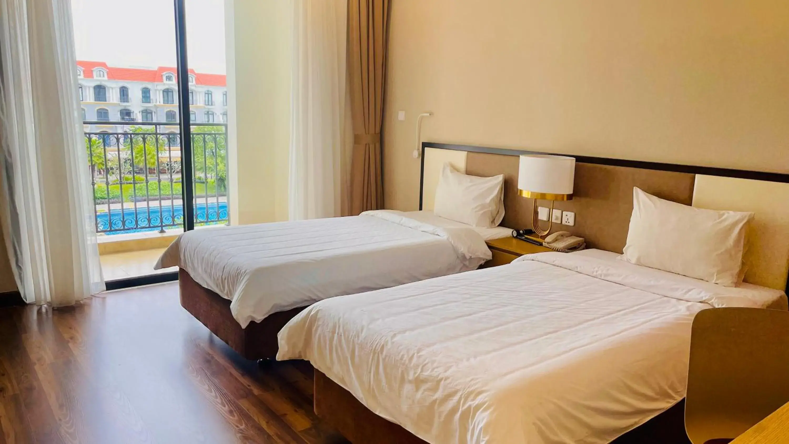 Standard Twin Pool View in Vinholidays Fiesta Phu Quoc Standard Twin Pool View in Vinholidays Fiesta Phu Quoc