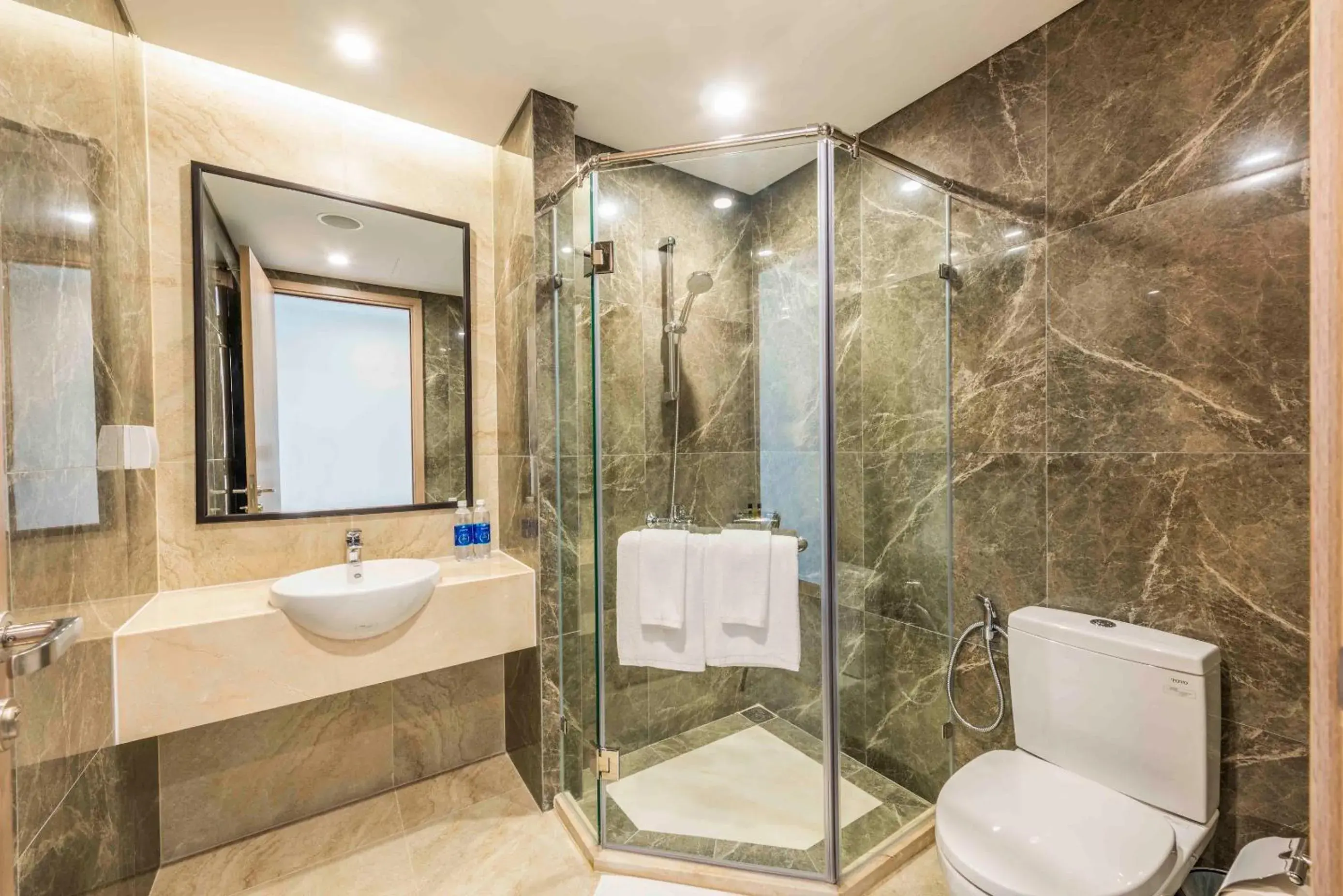 Standard Twin Bed in Vinholidays Fiesta Phu Quoc Standard Twin Bed in Vinholidays Fiesta Phu Quoc