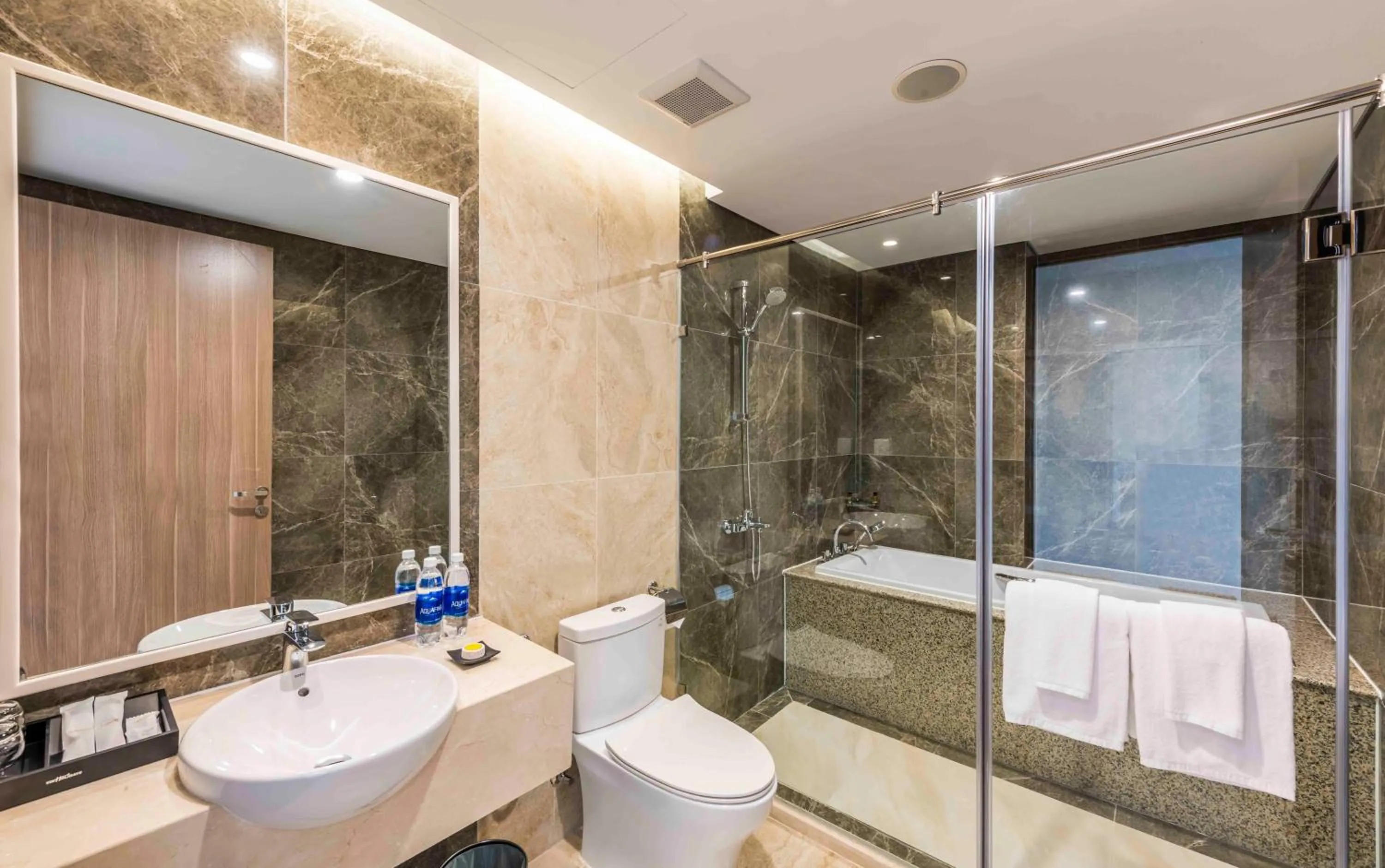 Toilet in Vinholidays Fiesta Phu Quoc