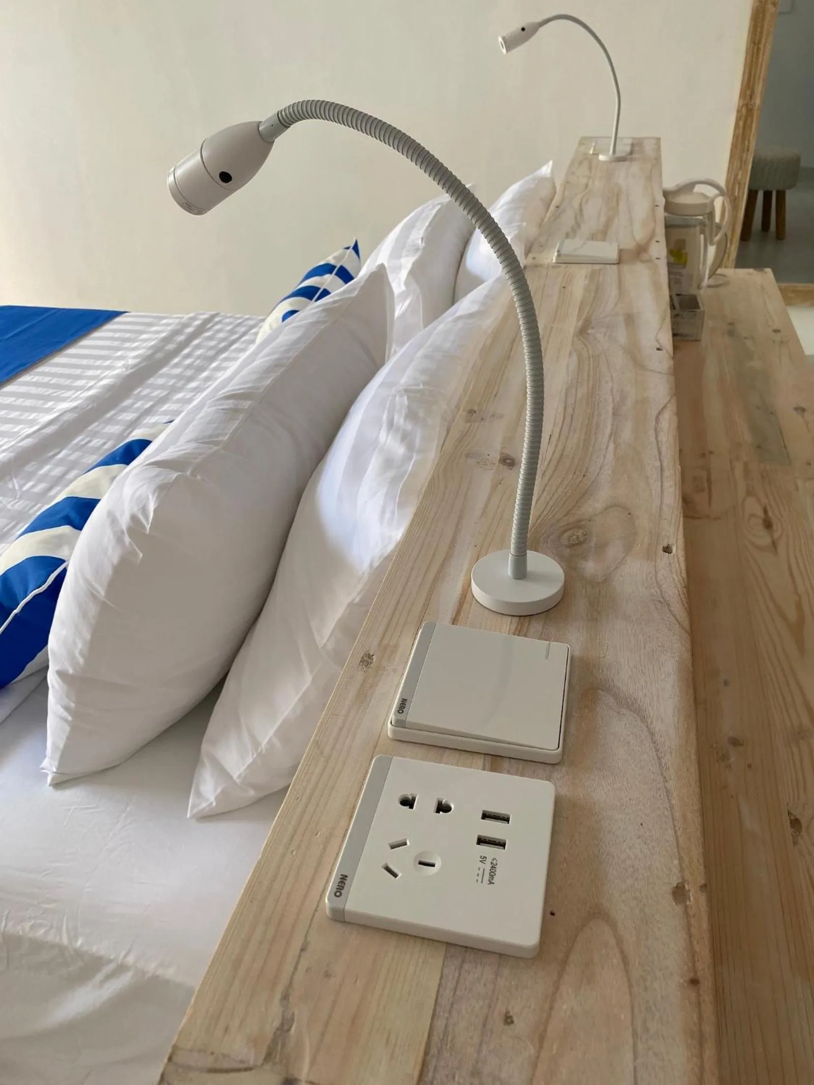 Decorative detail, Bed in Kura Kura Divers Lodge