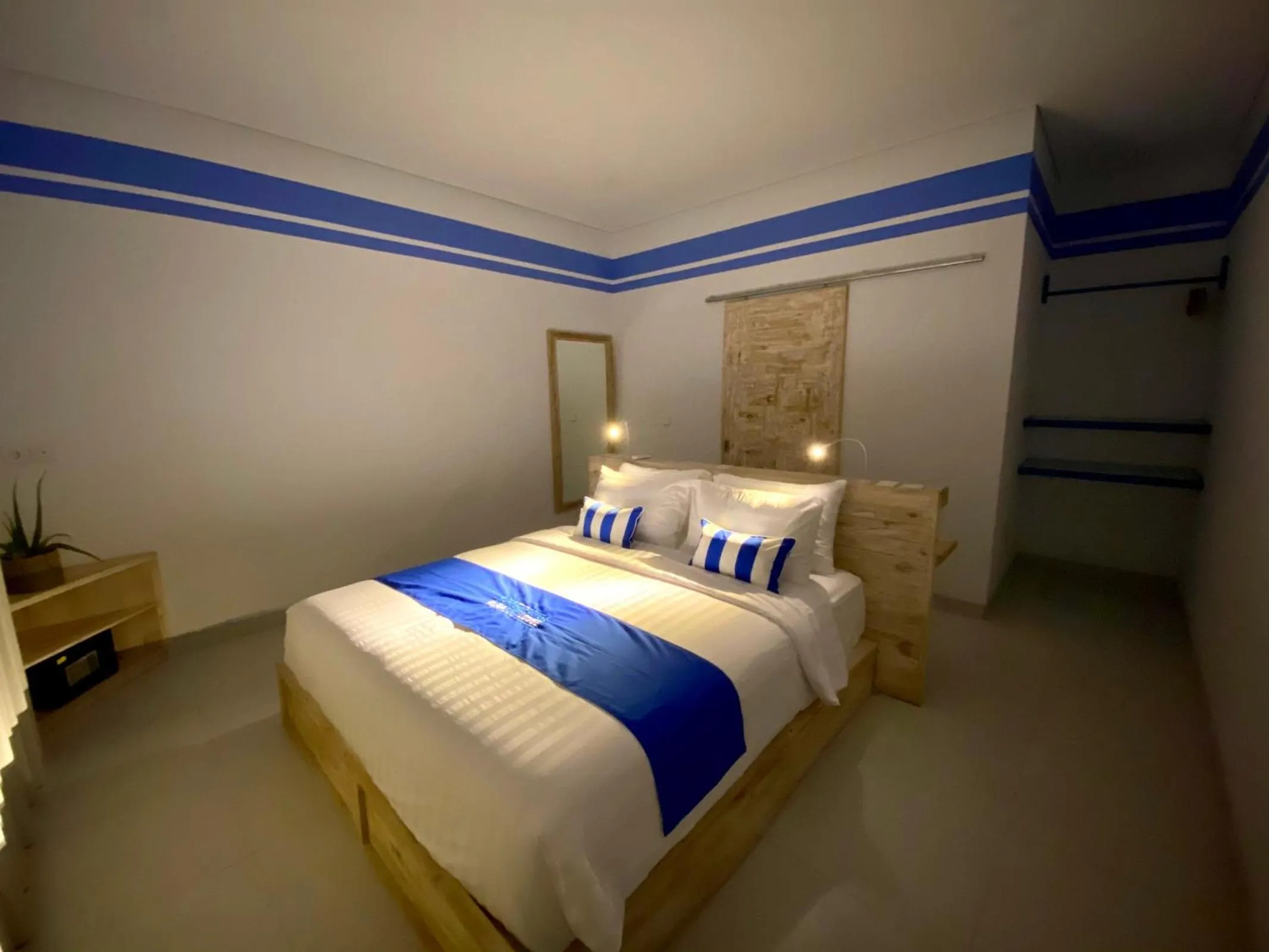 Photo of the whole room, Bed in Kura Kura Divers Lodge