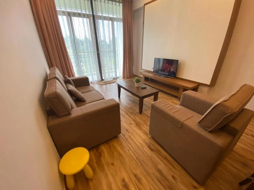 Communal lounge/ TV room in Hills Aranda Nova Hotel