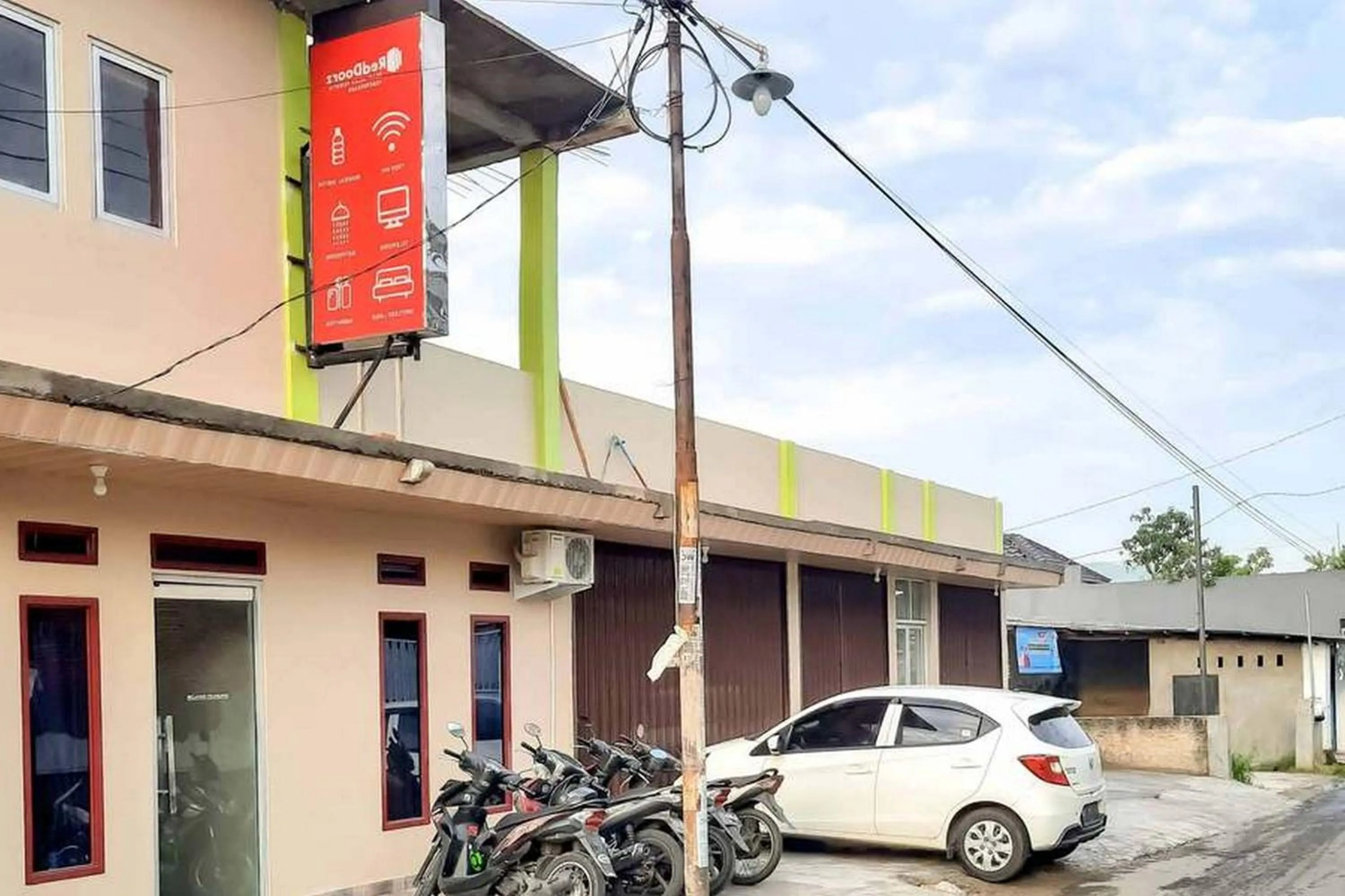 Facade/entrance in RedDoorz near Jalan Perintis Kemerdekaan Lampung