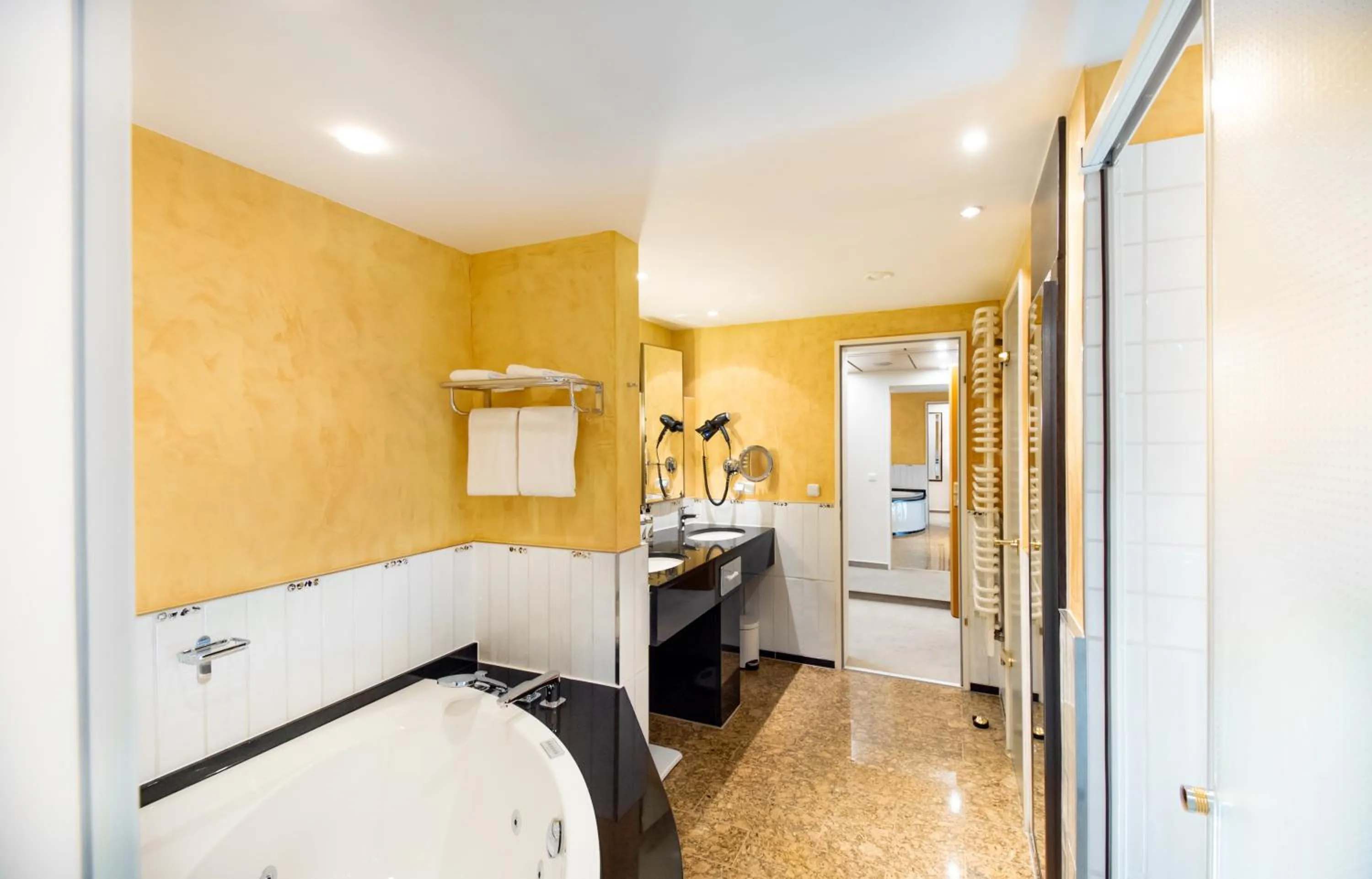 Shower, Bed in Dorint Charlottenhof Halle (Saale)