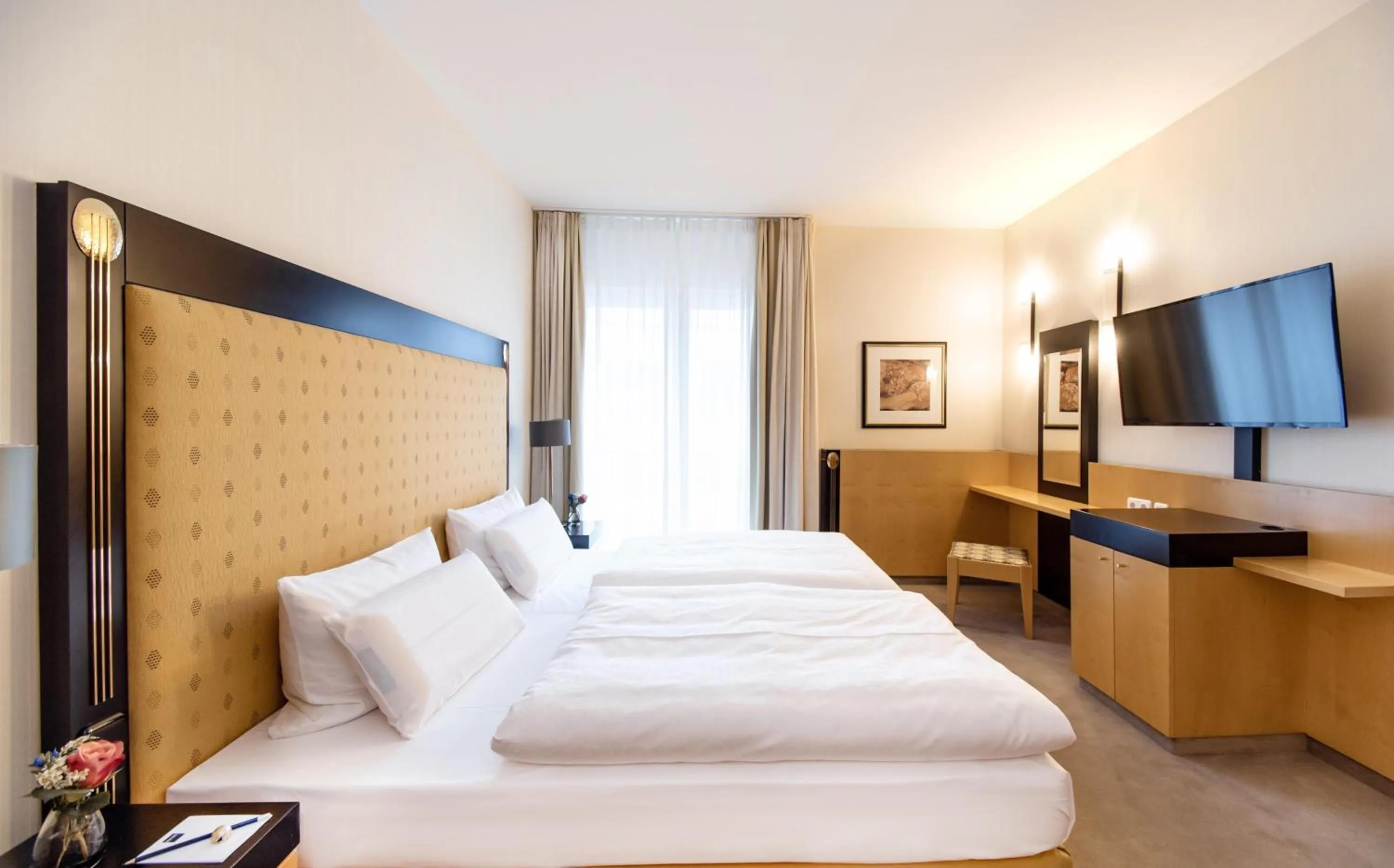 Photo of the whole room, Bed in Dorint Charlottenhof Halle (Saale)