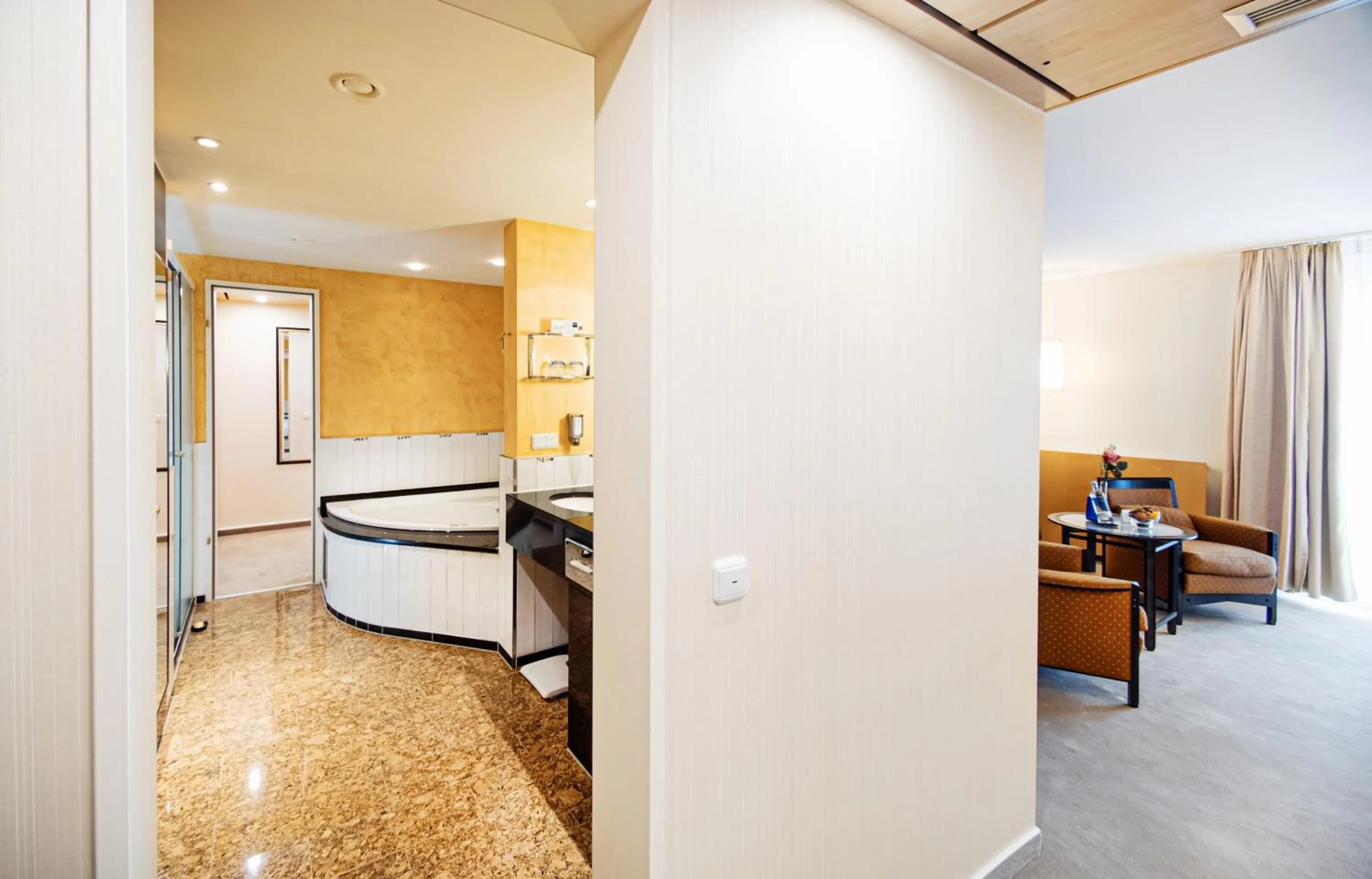 Bathroom, Bed in Dorint Charlottenhof Halle (Saale)