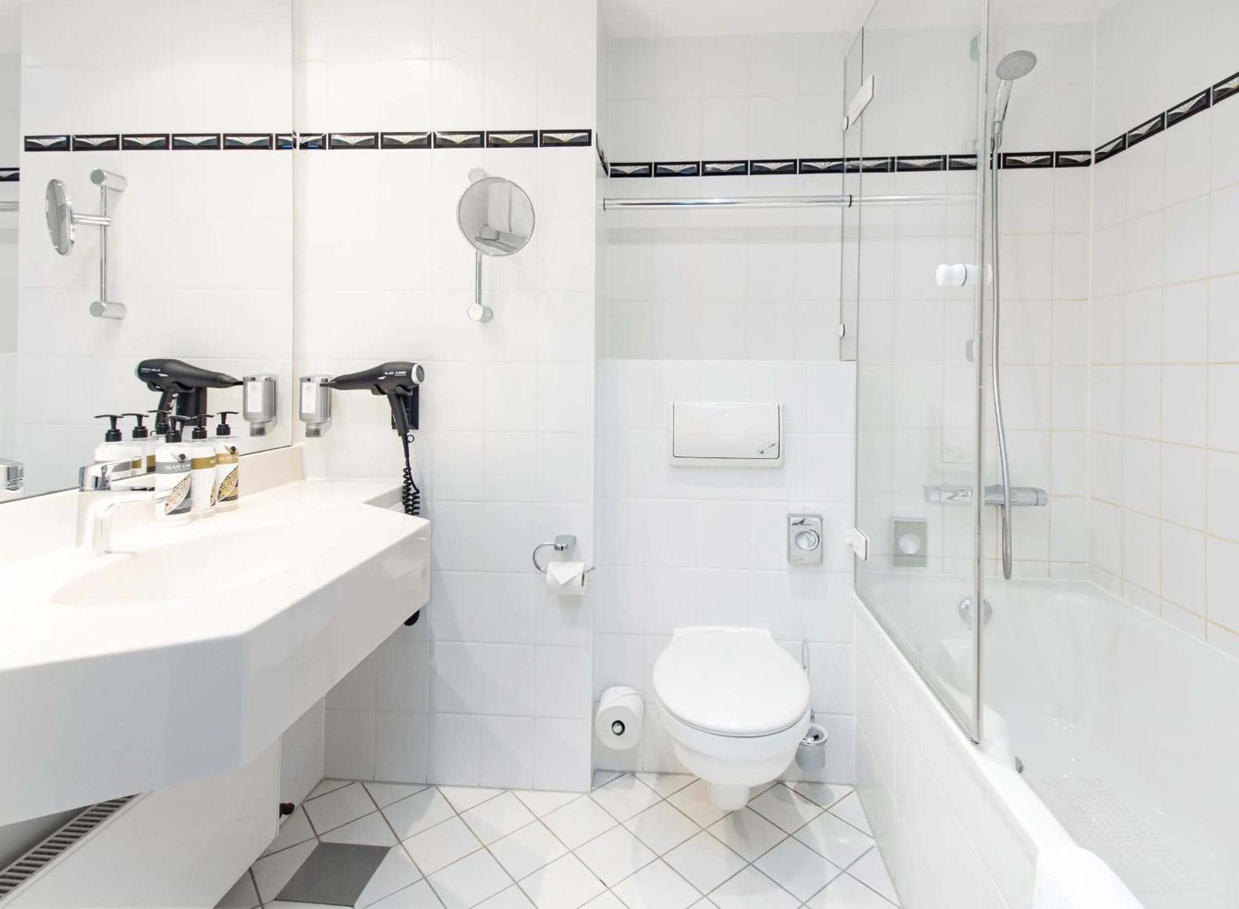 Shower in Dorint Charlottenhof Halle (Saale)