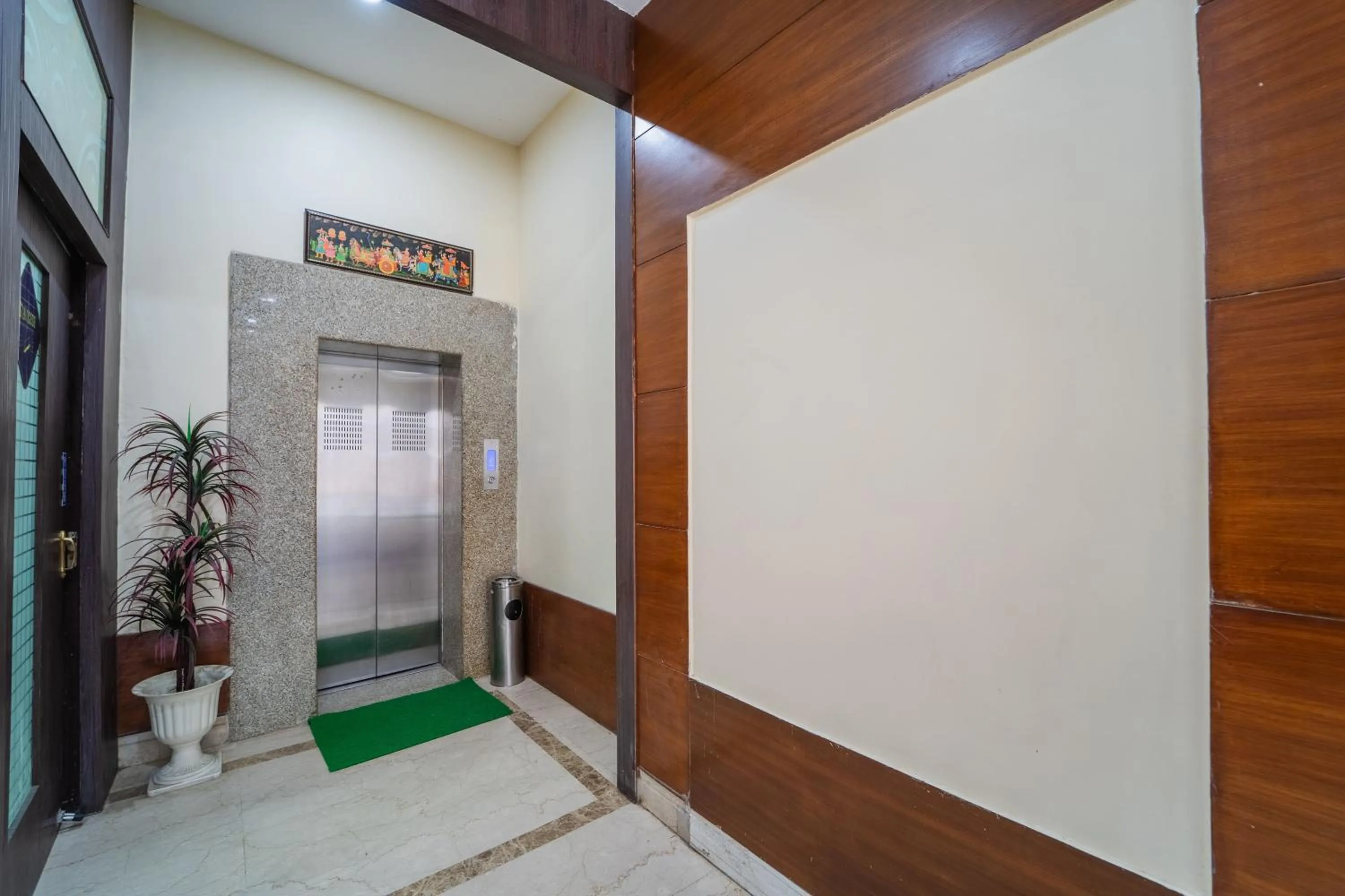 elevator in Hotel City Square By KeyMagics