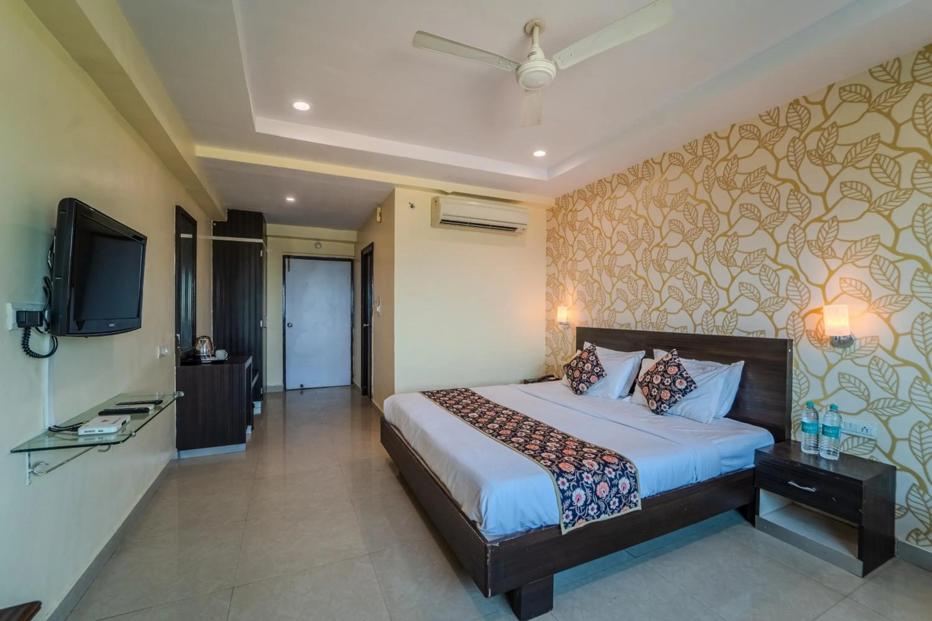 Photo of the whole room, Bed in Hotel City Square By KeyMagics