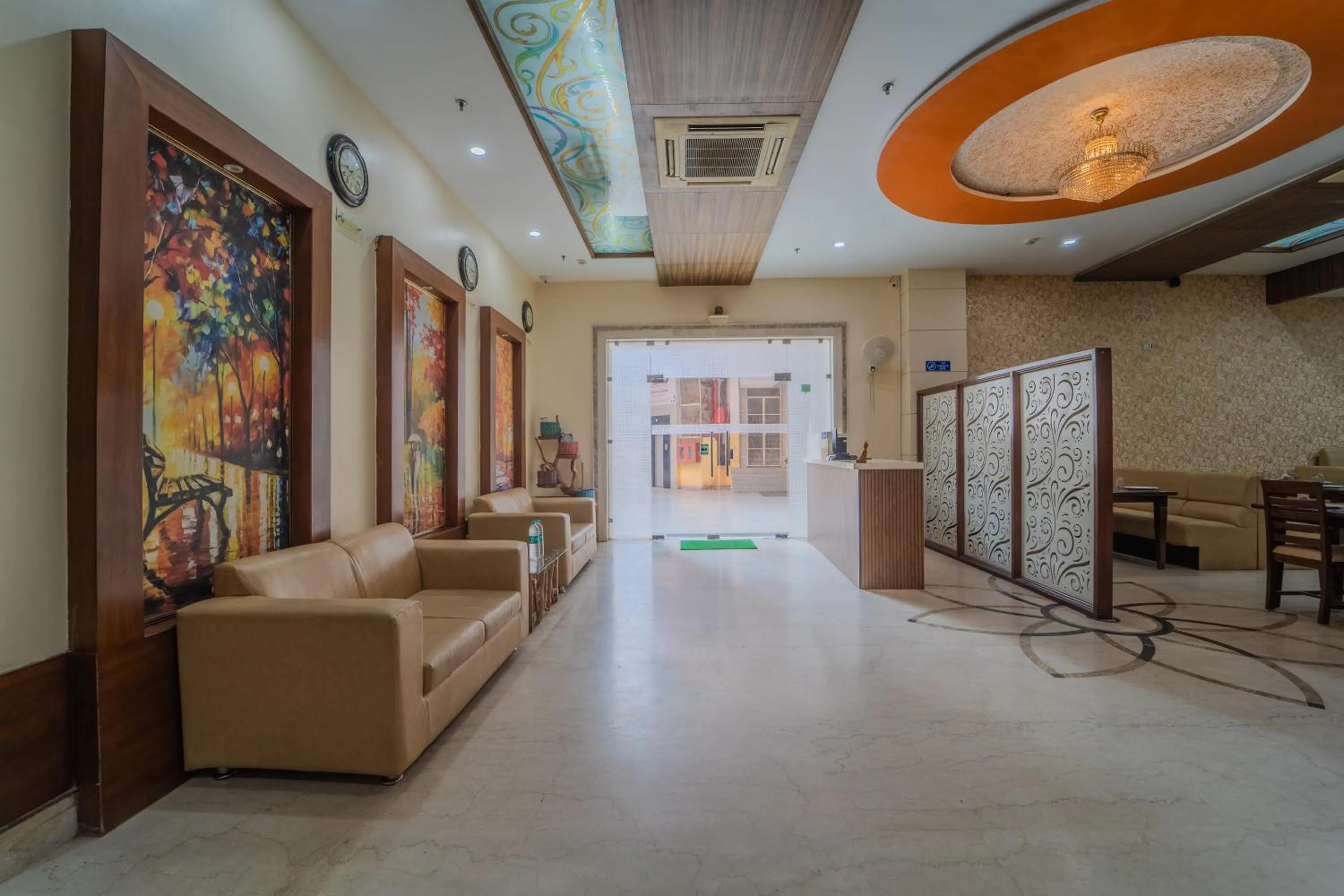 Lobby or reception in Hotel City Square By KeyMagics