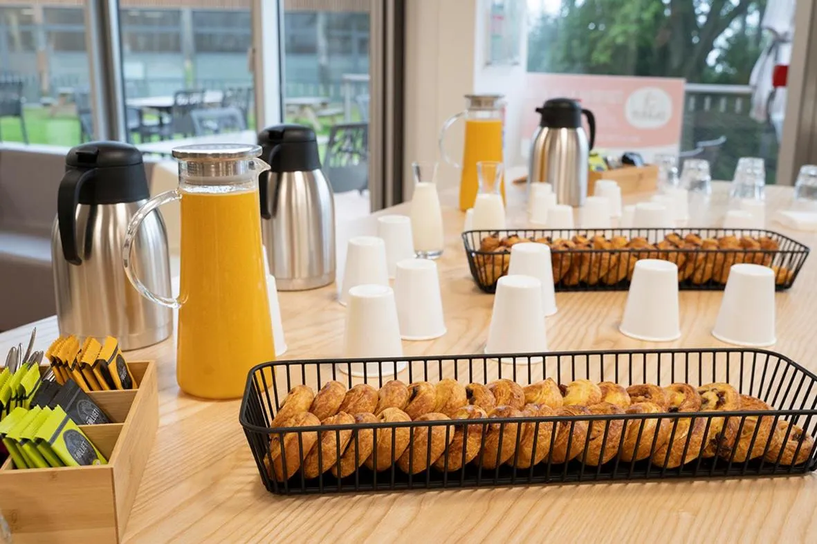 Continental breakfast in La Résidence du Parc d'Olhain