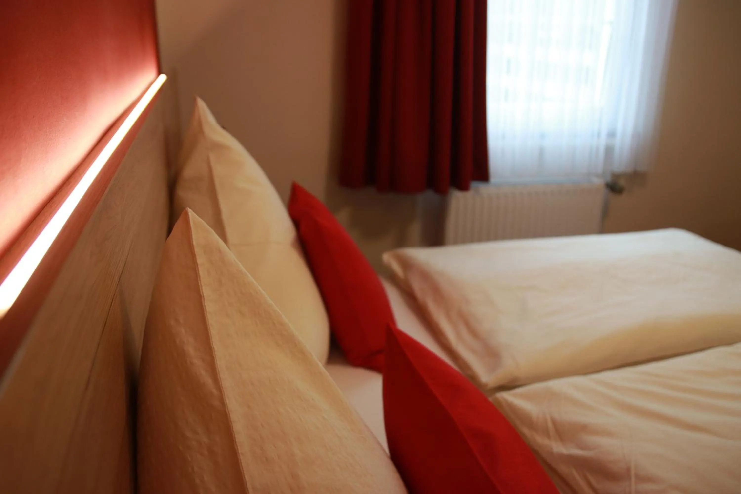 Photo of the whole room, Bed in Weinhaus Gräfen