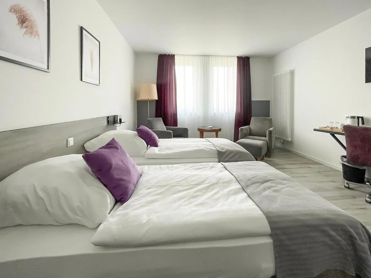 Bed in PRIMA Inn HOTEL & HOF NEURUPPIN - digitales & rezeptionsloses Motel