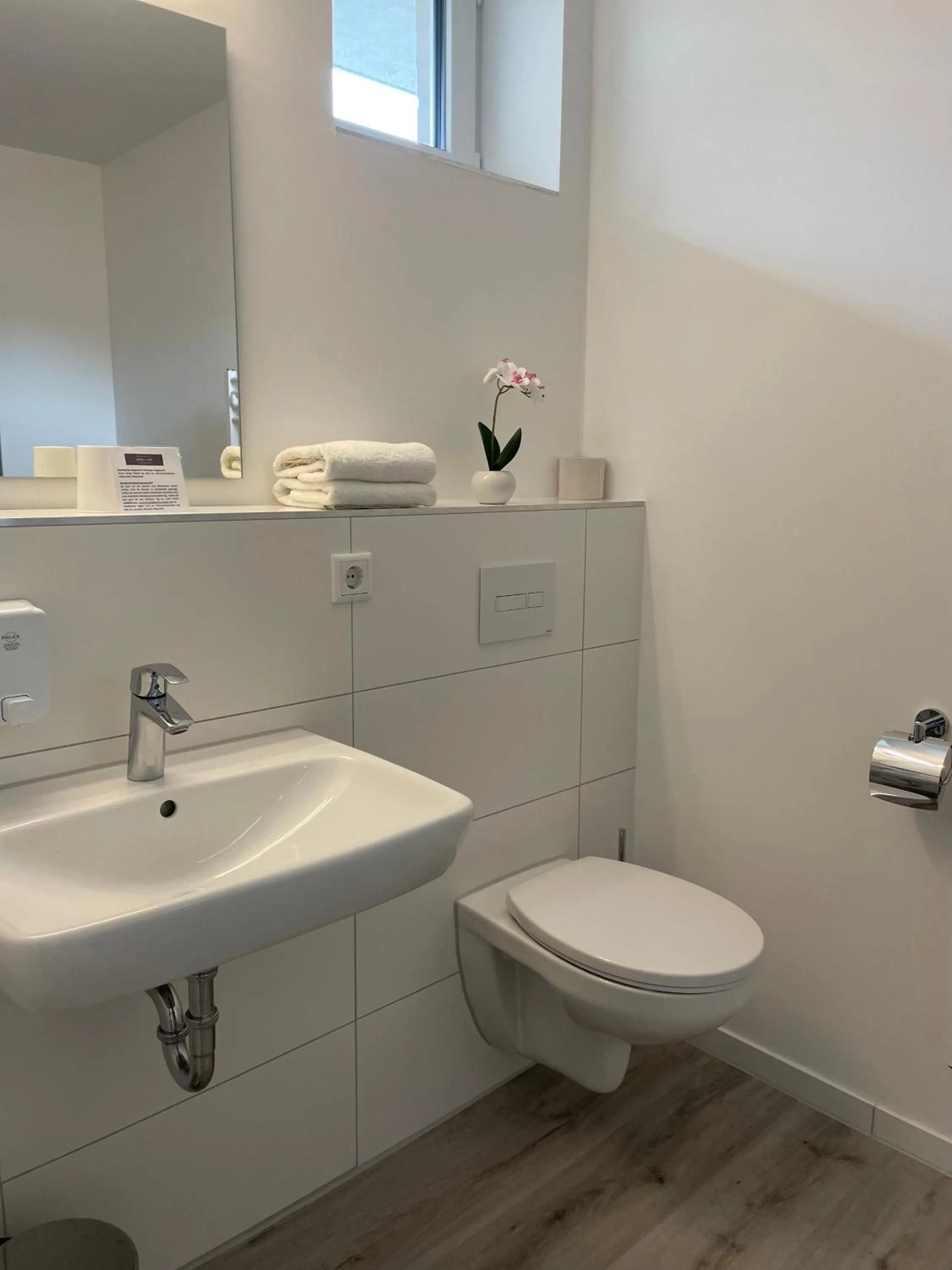 PRIMA Inn HOTEL & HOF NEURUPPIN - digitales & rezeptionsloses Motel