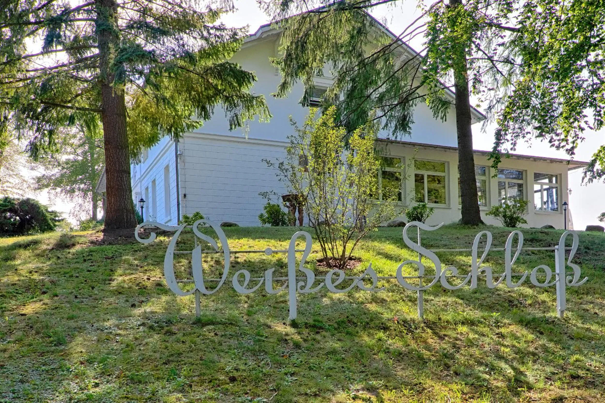 Property building in Meeressterne Hotel Weißes Schloß