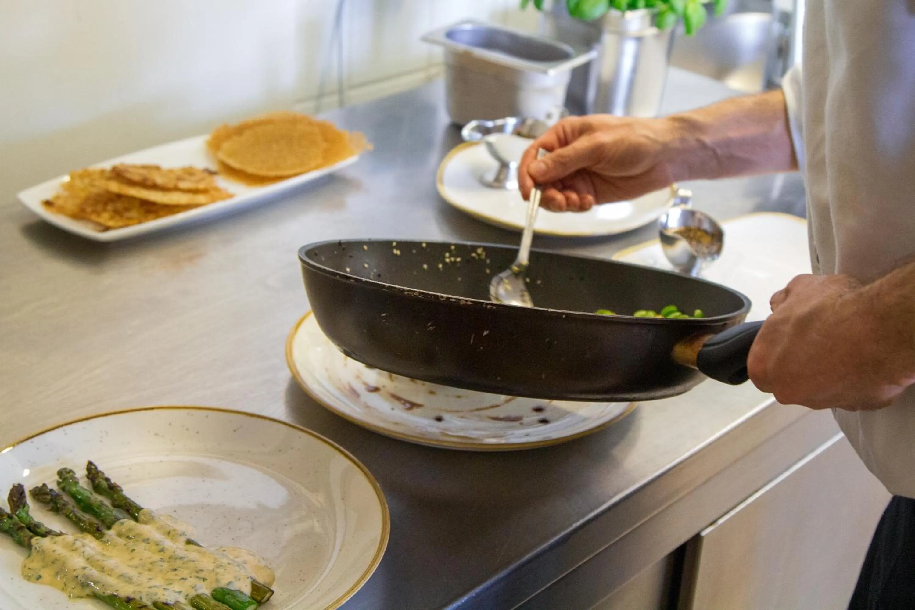 Restaurant/places to eat in Meeressterne Hotel Weißes Schloß