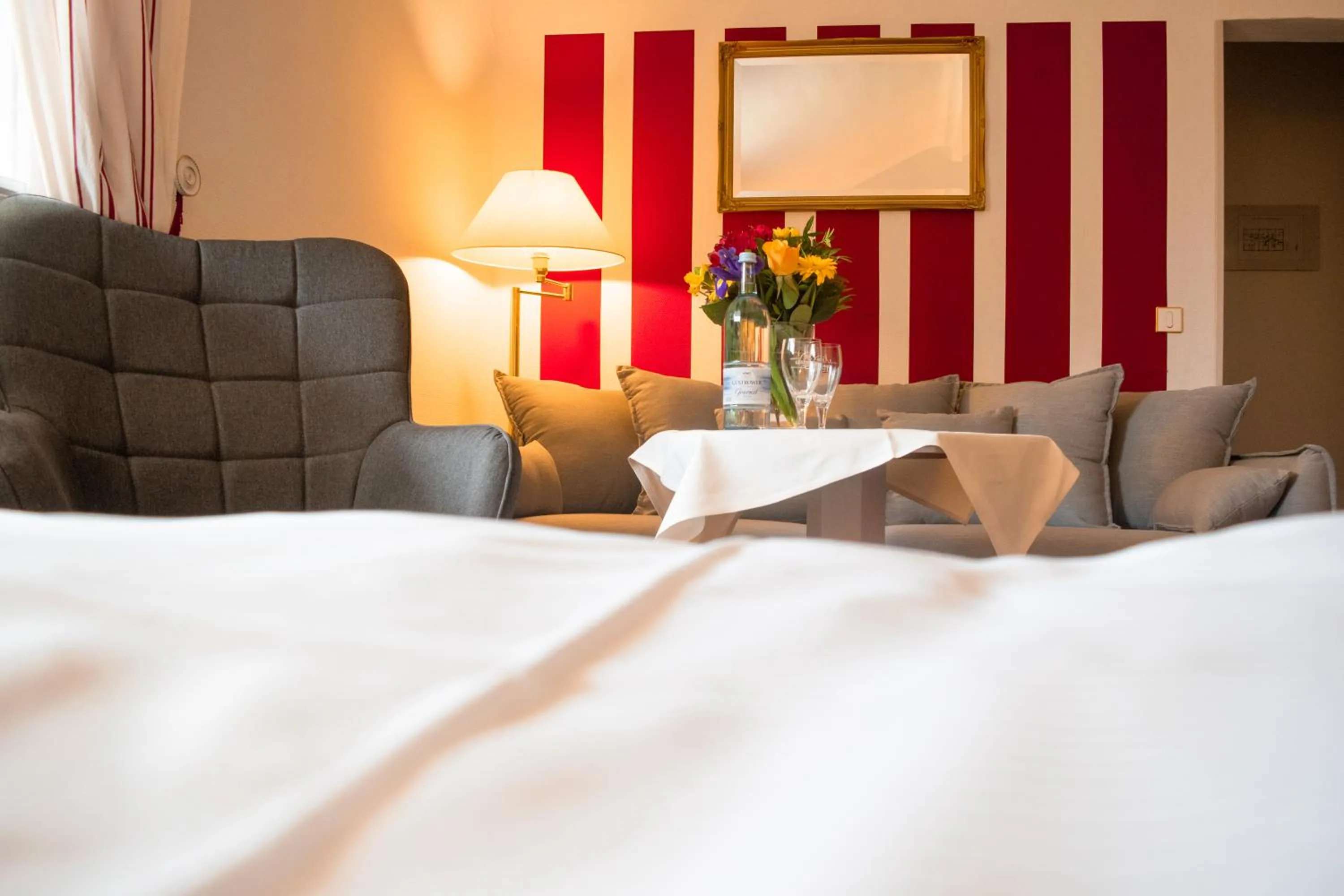 Photo of the whole room, Bed in Meeressterne Hotel Weißes Schloß