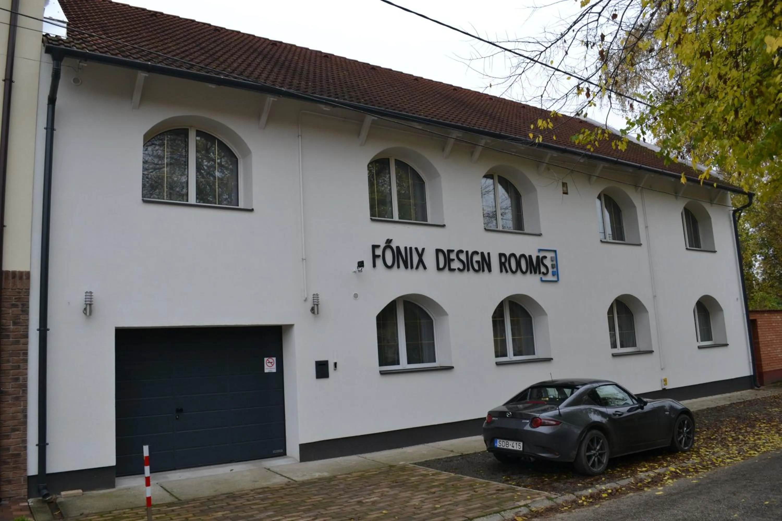 Facade/entrance in Főnix Design Rooms