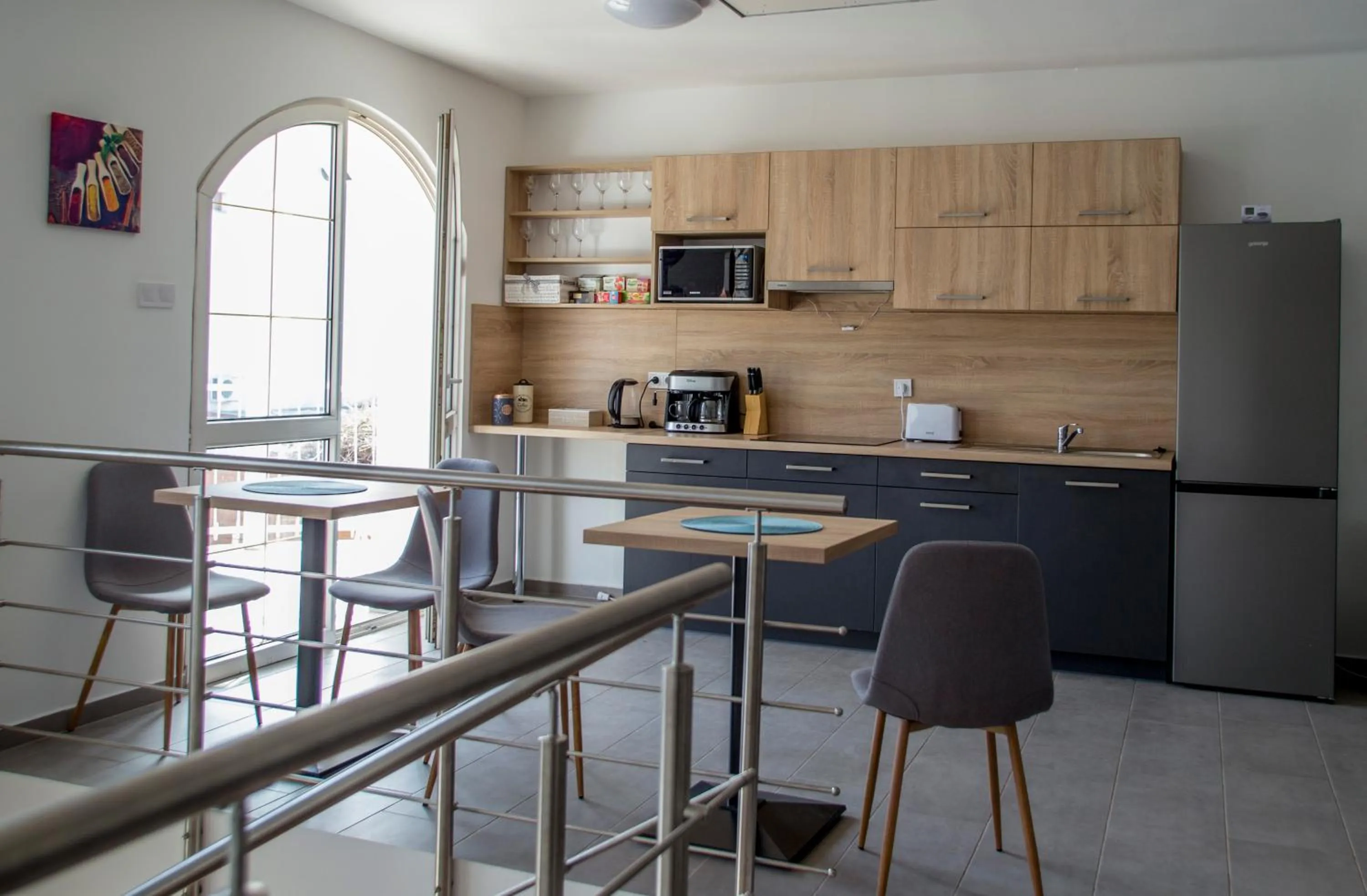 Kitchen or kitchenette in Főnix Design Rooms