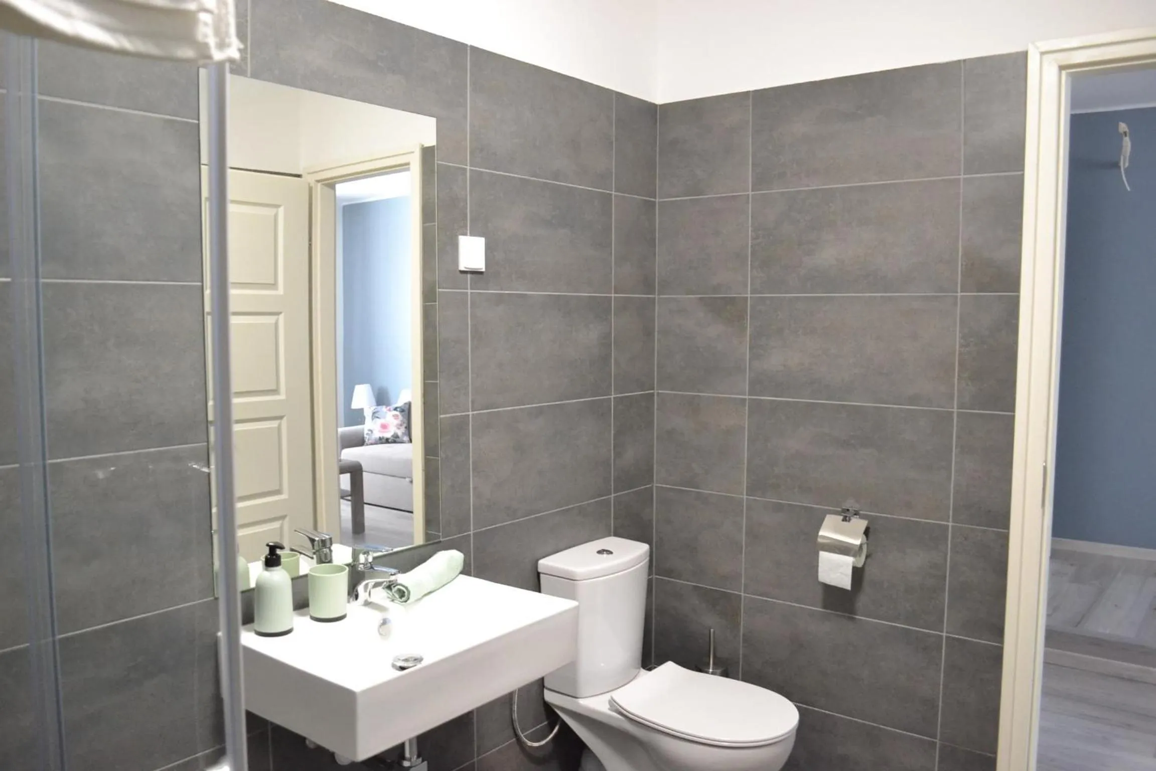 Toilet in Főnix Design Rooms