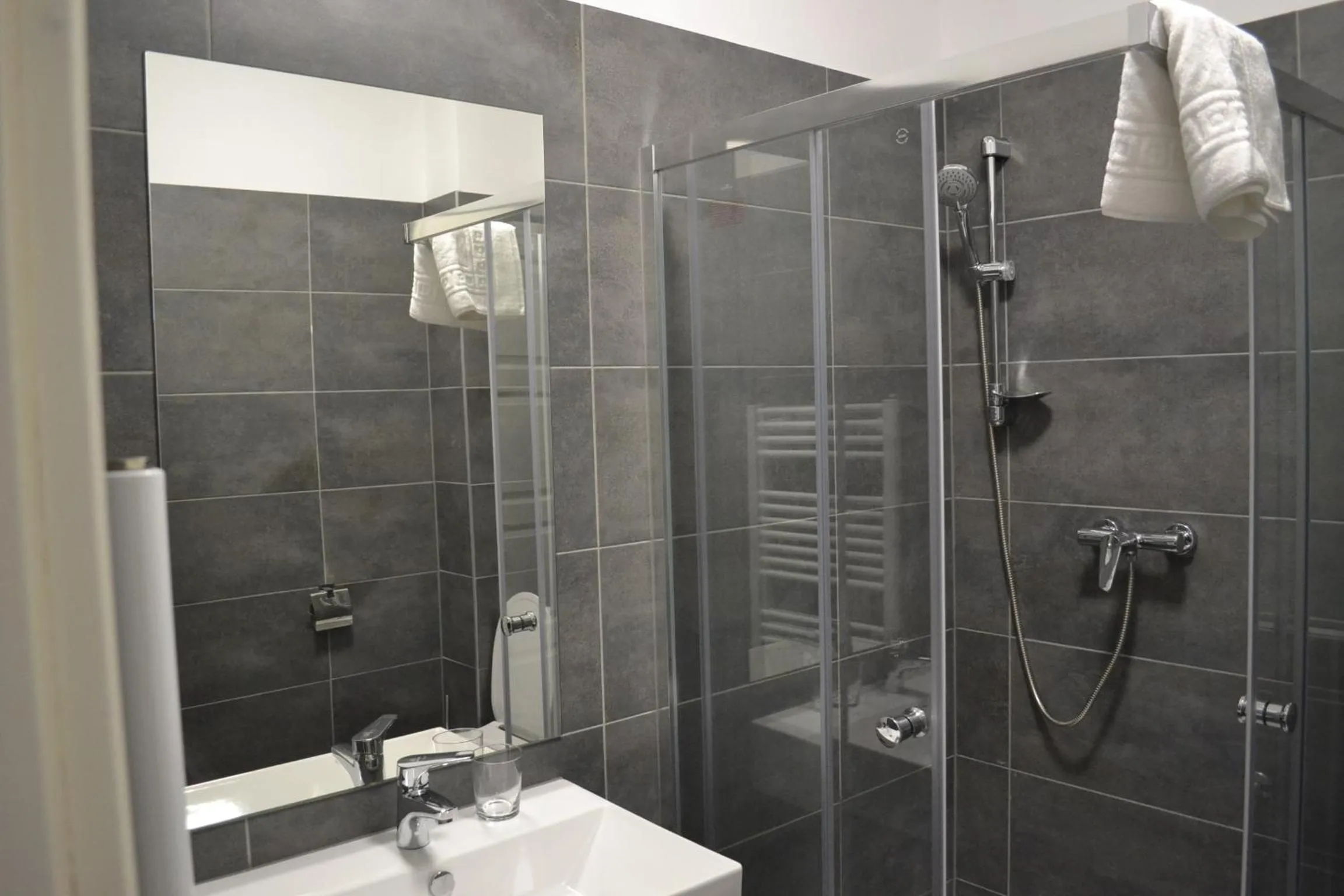 Toilet in Főnix Design Rooms