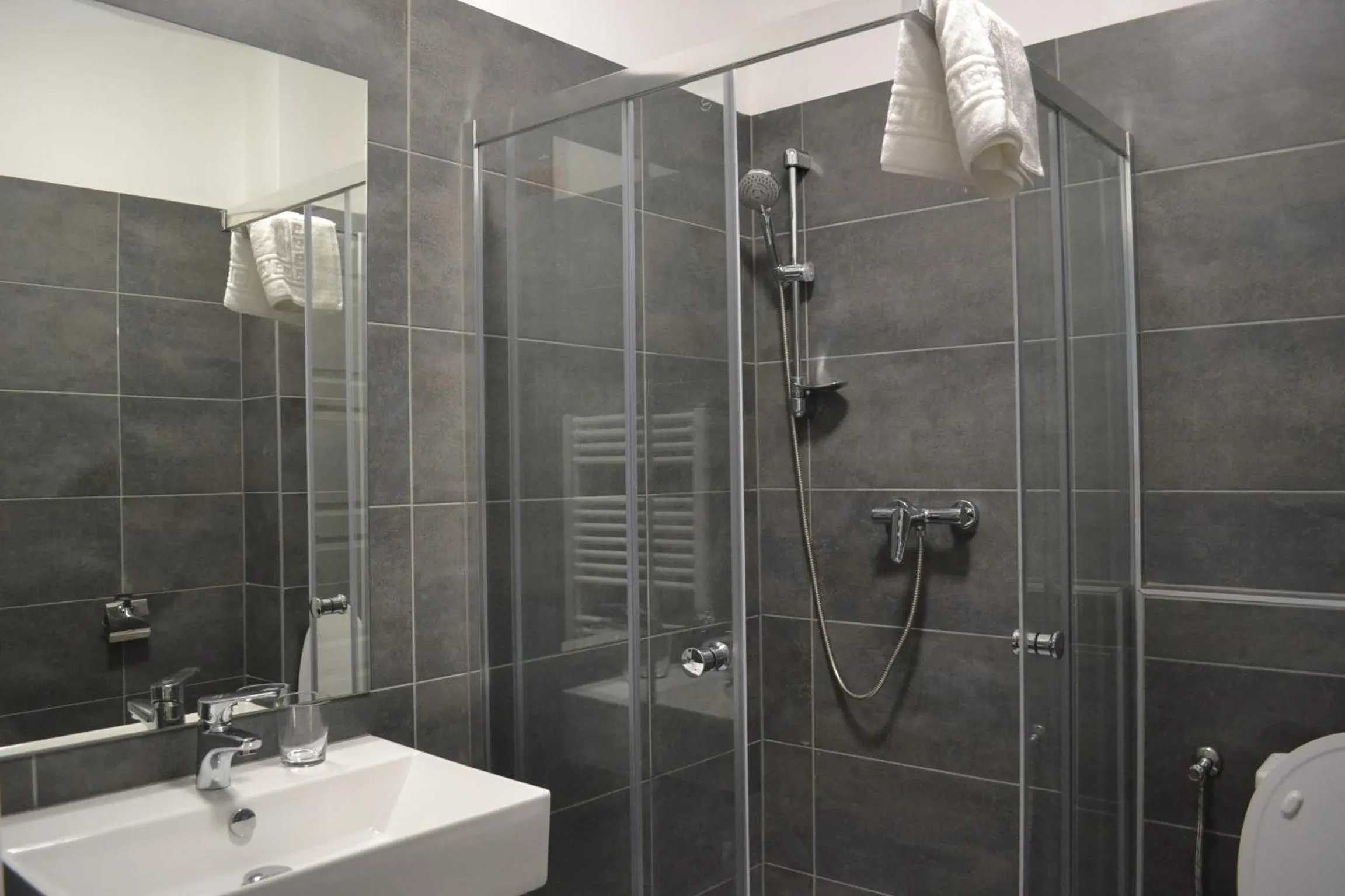 Shower in Főnix Design Rooms