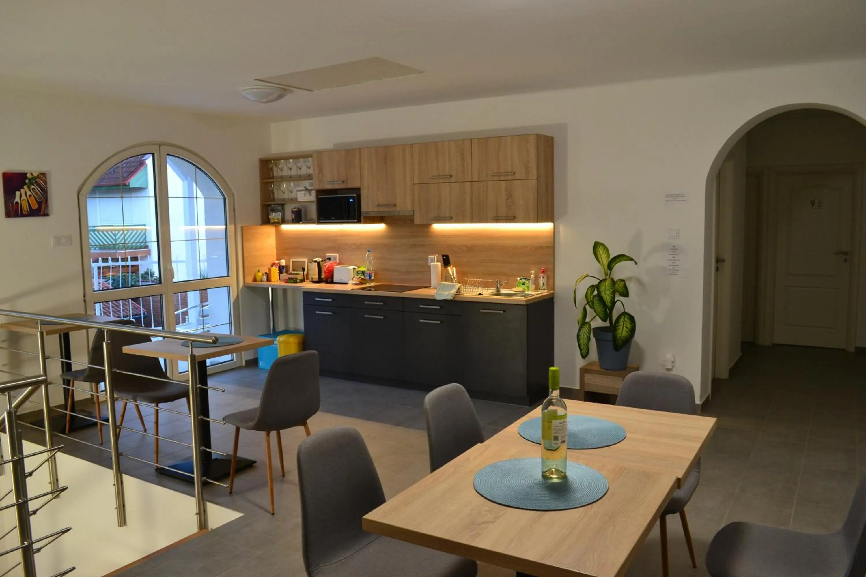 Restaurant/places to eat in Főnix Design Rooms