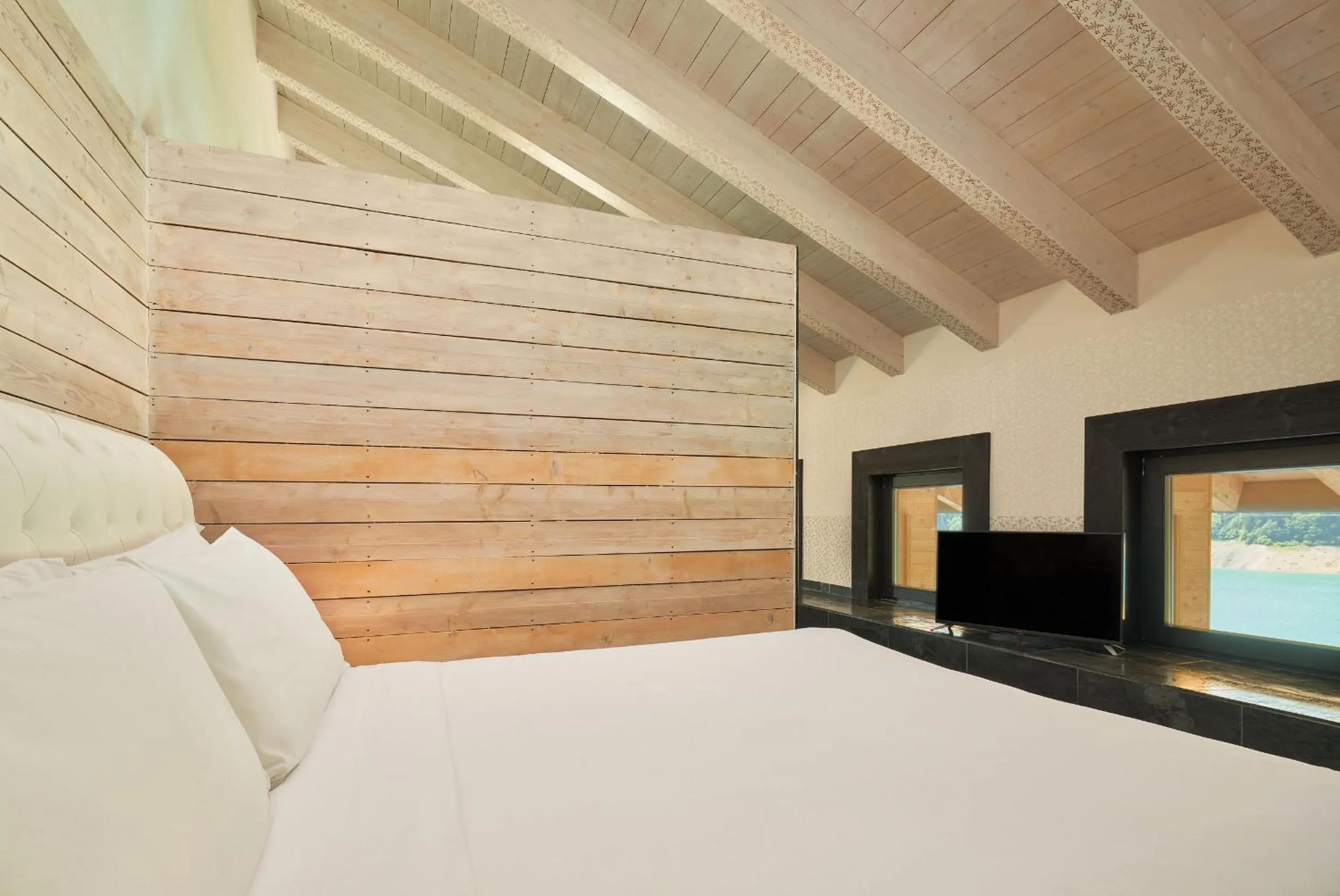 Bed in NS SUITE SAURIS