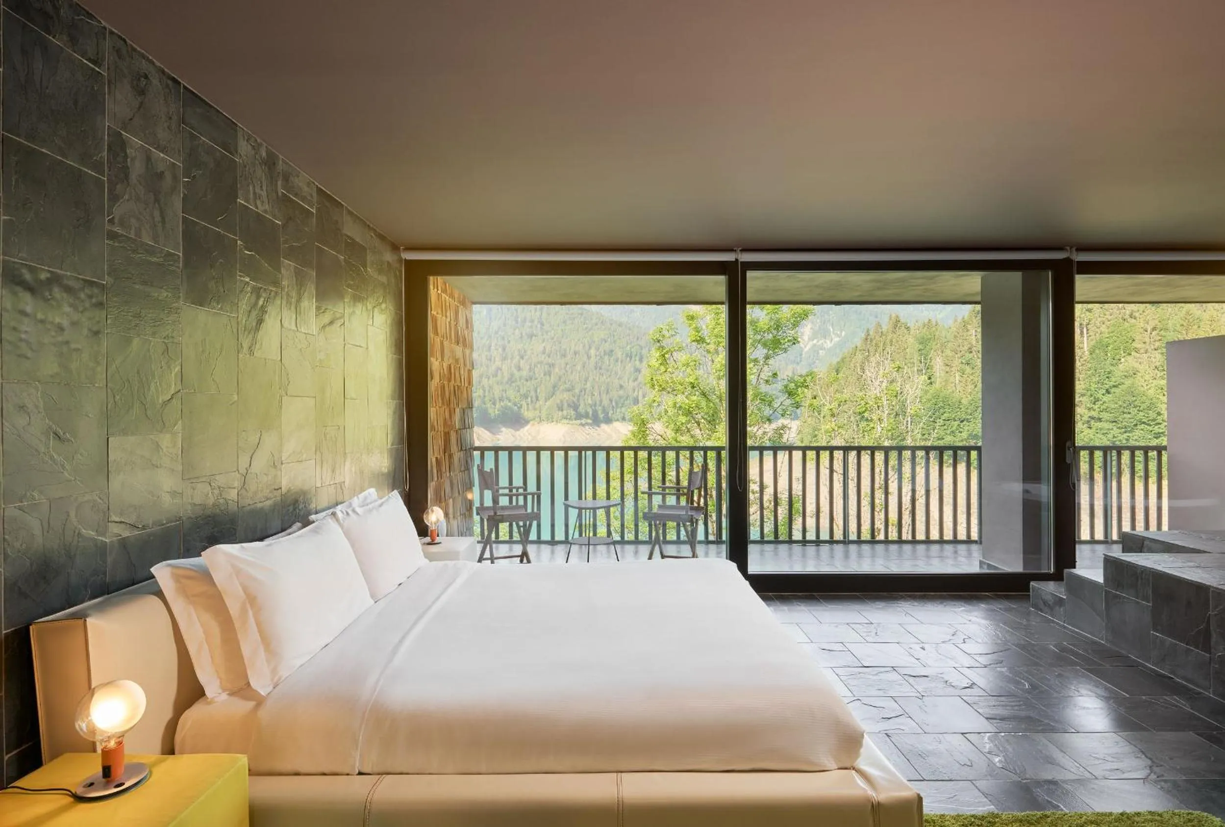 Bed in NS SUITE SAURIS